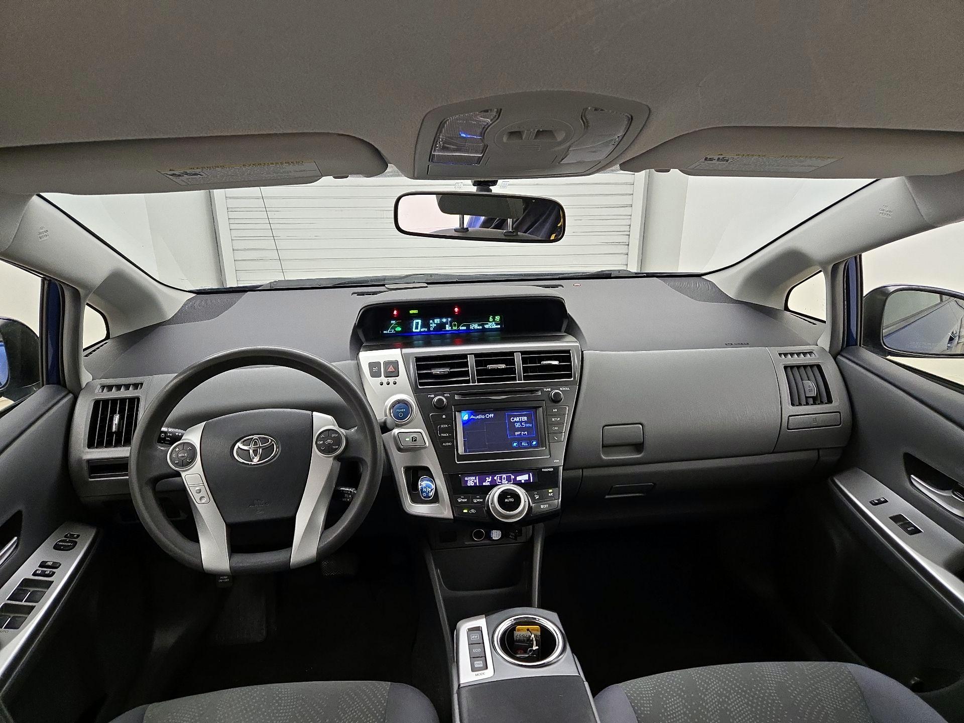 Thumbnail: 2014 Toyota Prius v - 9