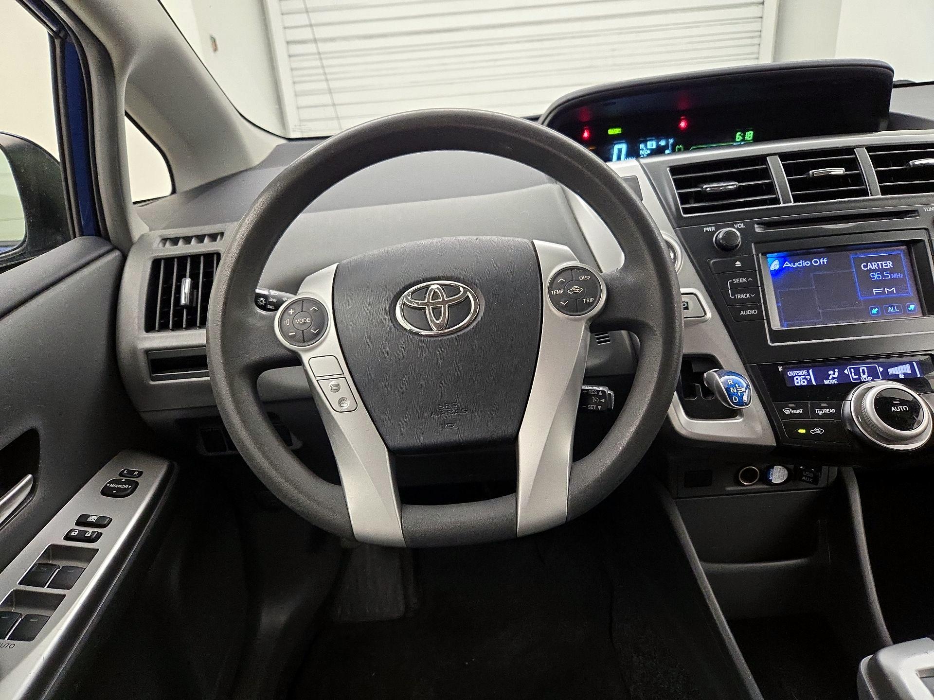Thumbnail: 2014 Toyota Prius v - 10