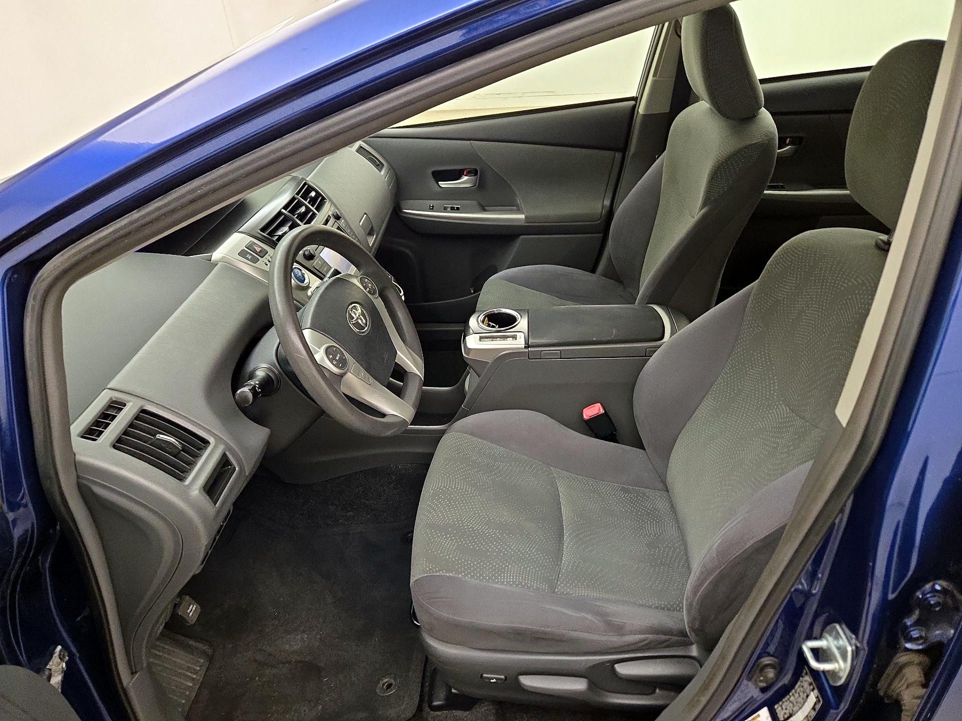 Thumbnail: 2014 Toyota Prius v - 11