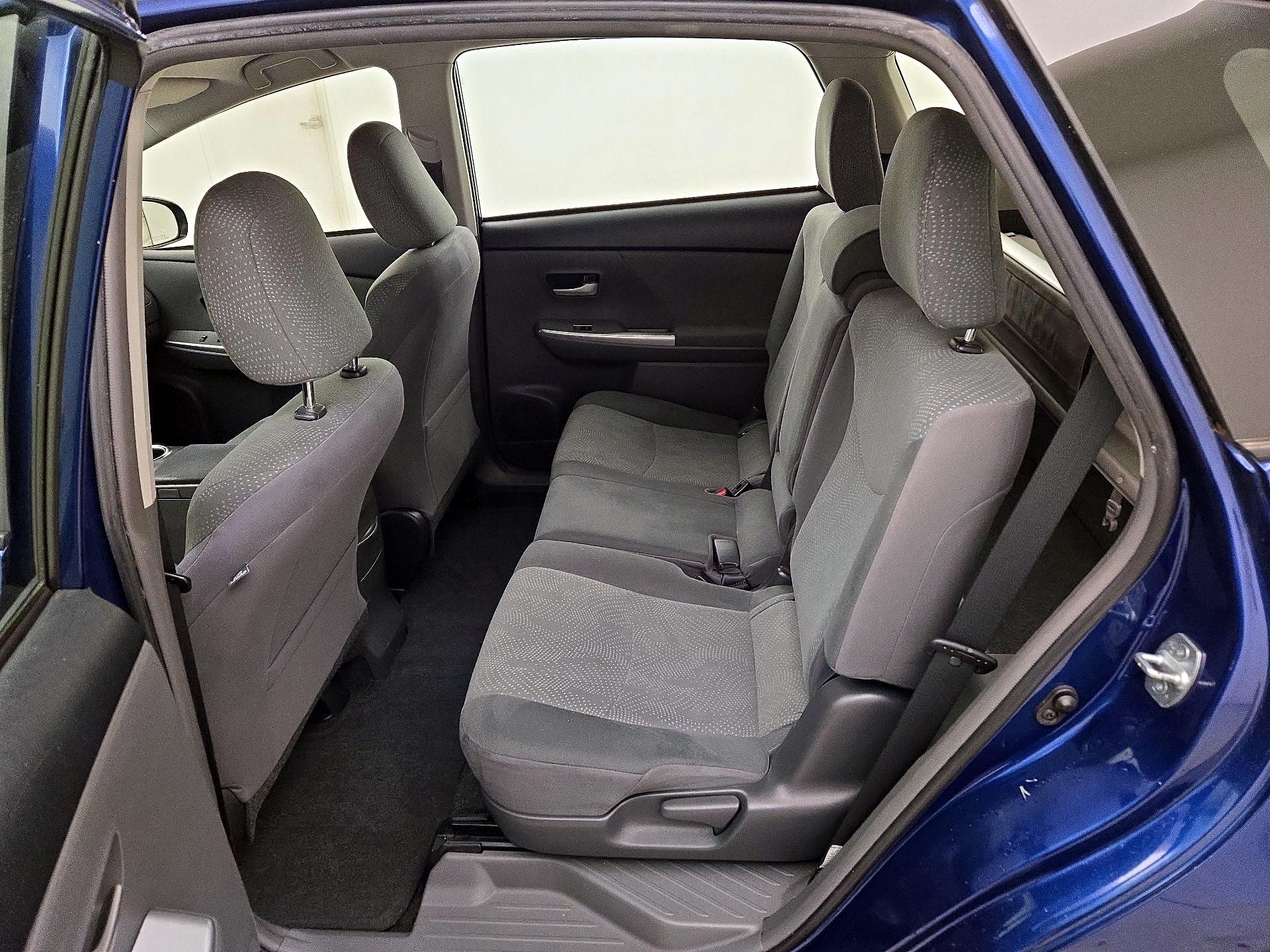 Thumbnail: 2014 Toyota Prius v - 17