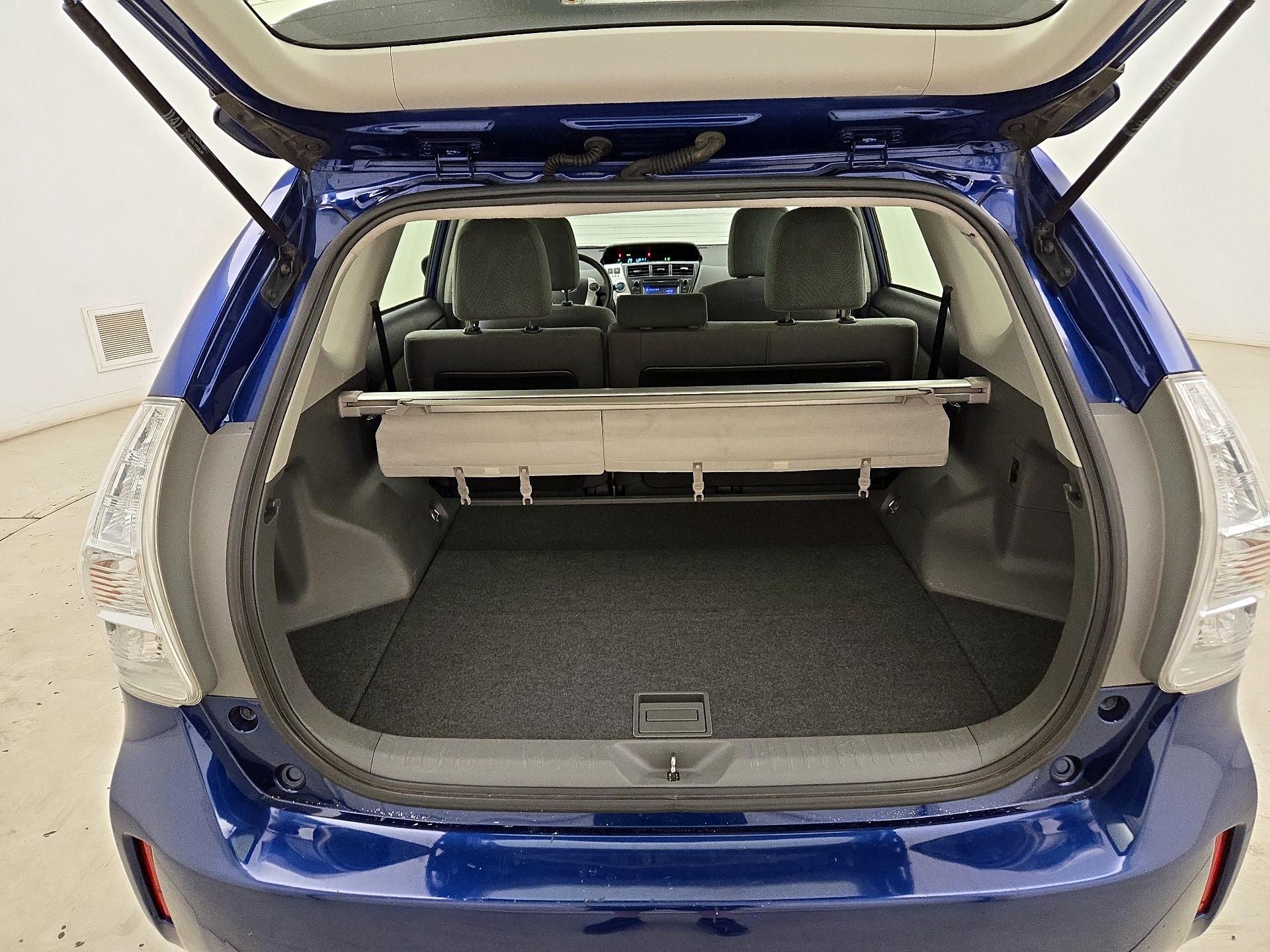 Thumbnail: 2014 Toyota Prius v - 18