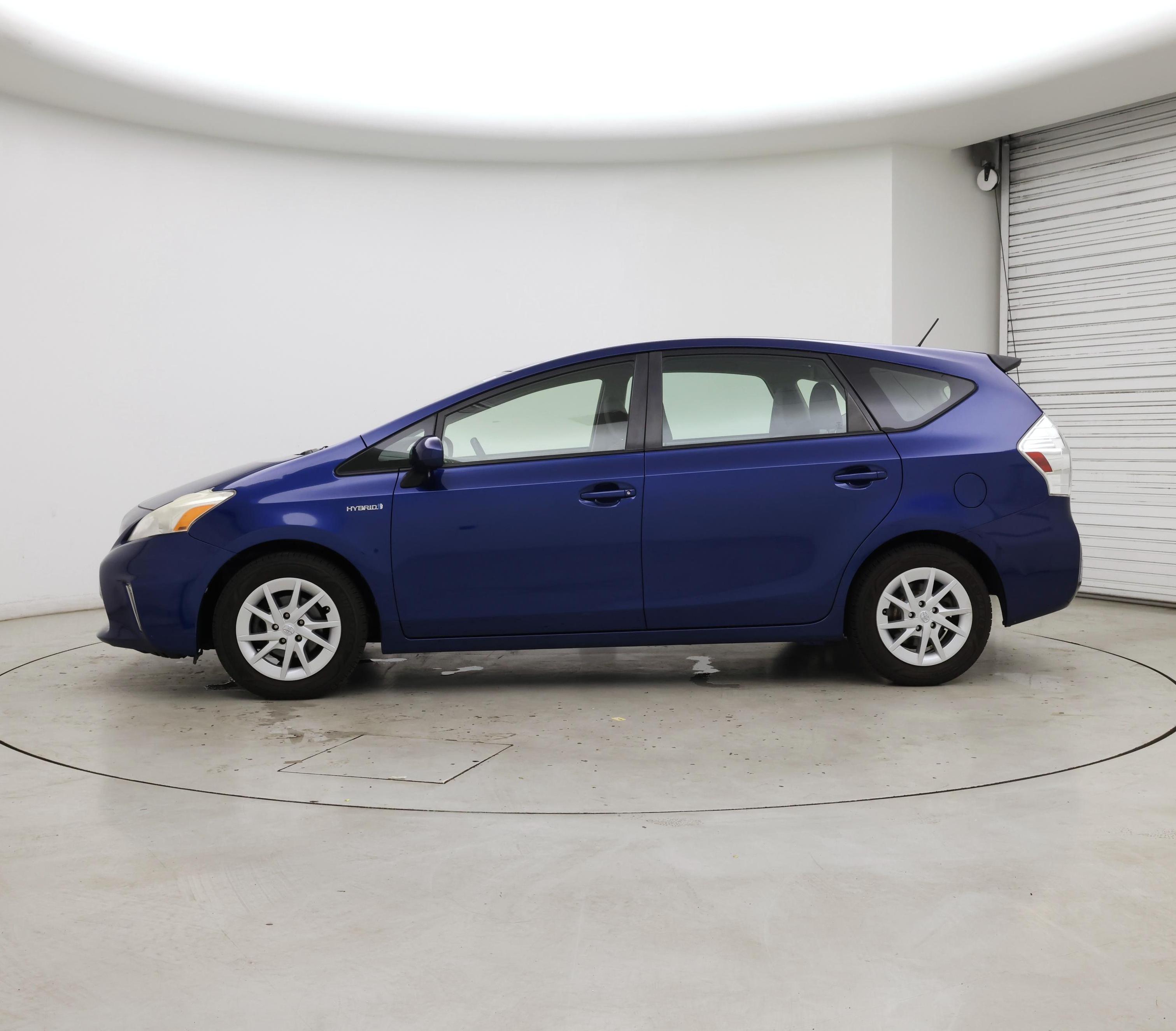Thumbnail: 2014 Toyota Prius v - 3