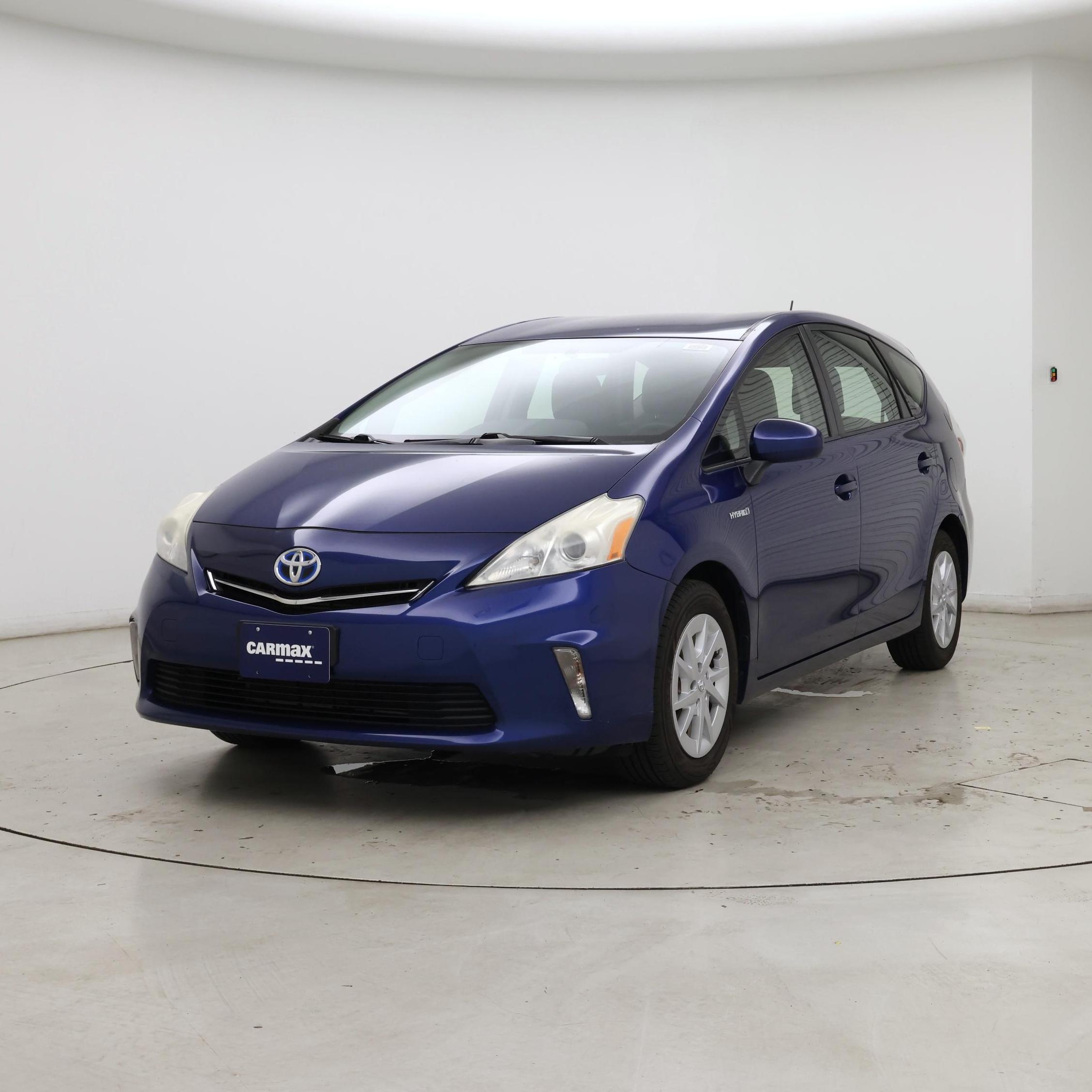 Thumbnail: 2014 Toyota Prius v - 4