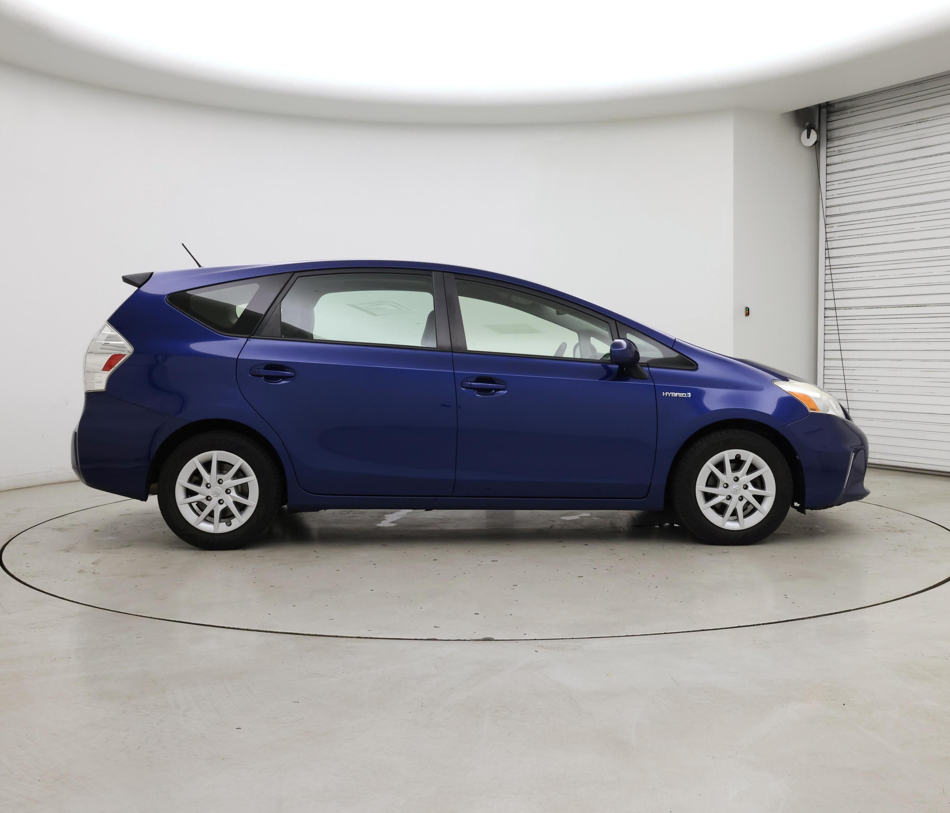 Thumbnail: 2014 Toyota Prius v - 7