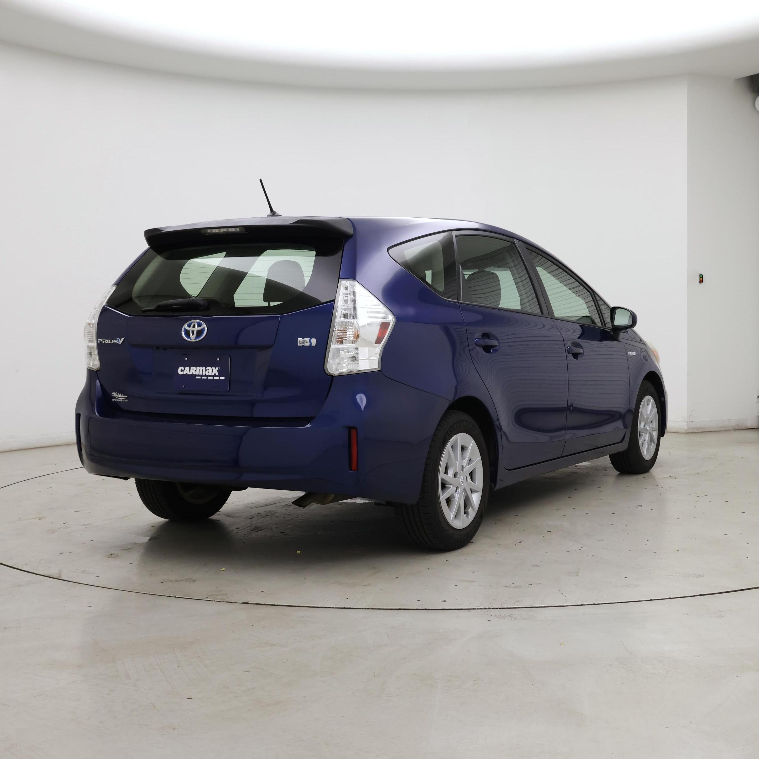 Thumbnail: 2014 Toyota Prius v - 8