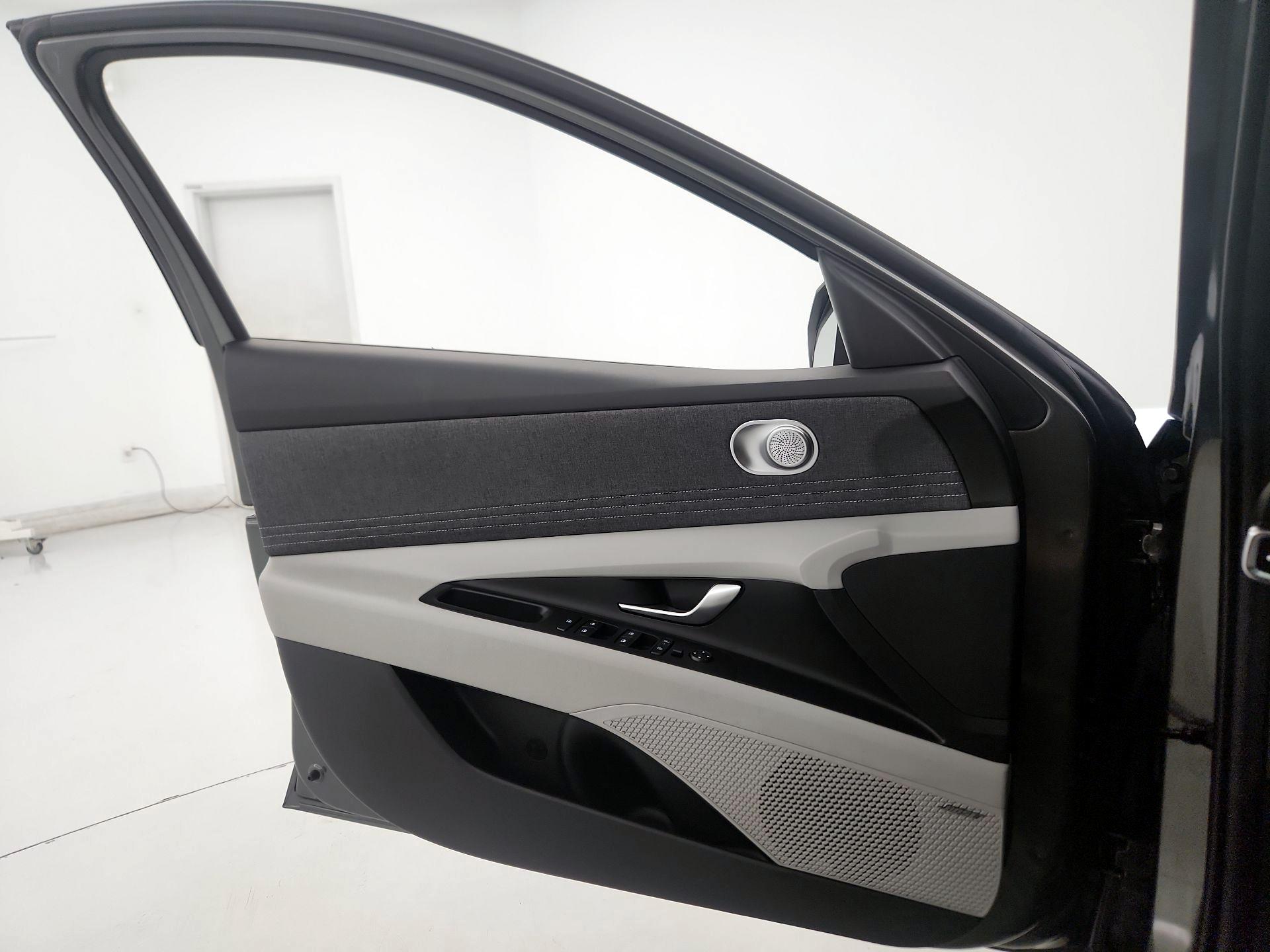 Thumbnail: 2025 Hyundai Elantra - 12