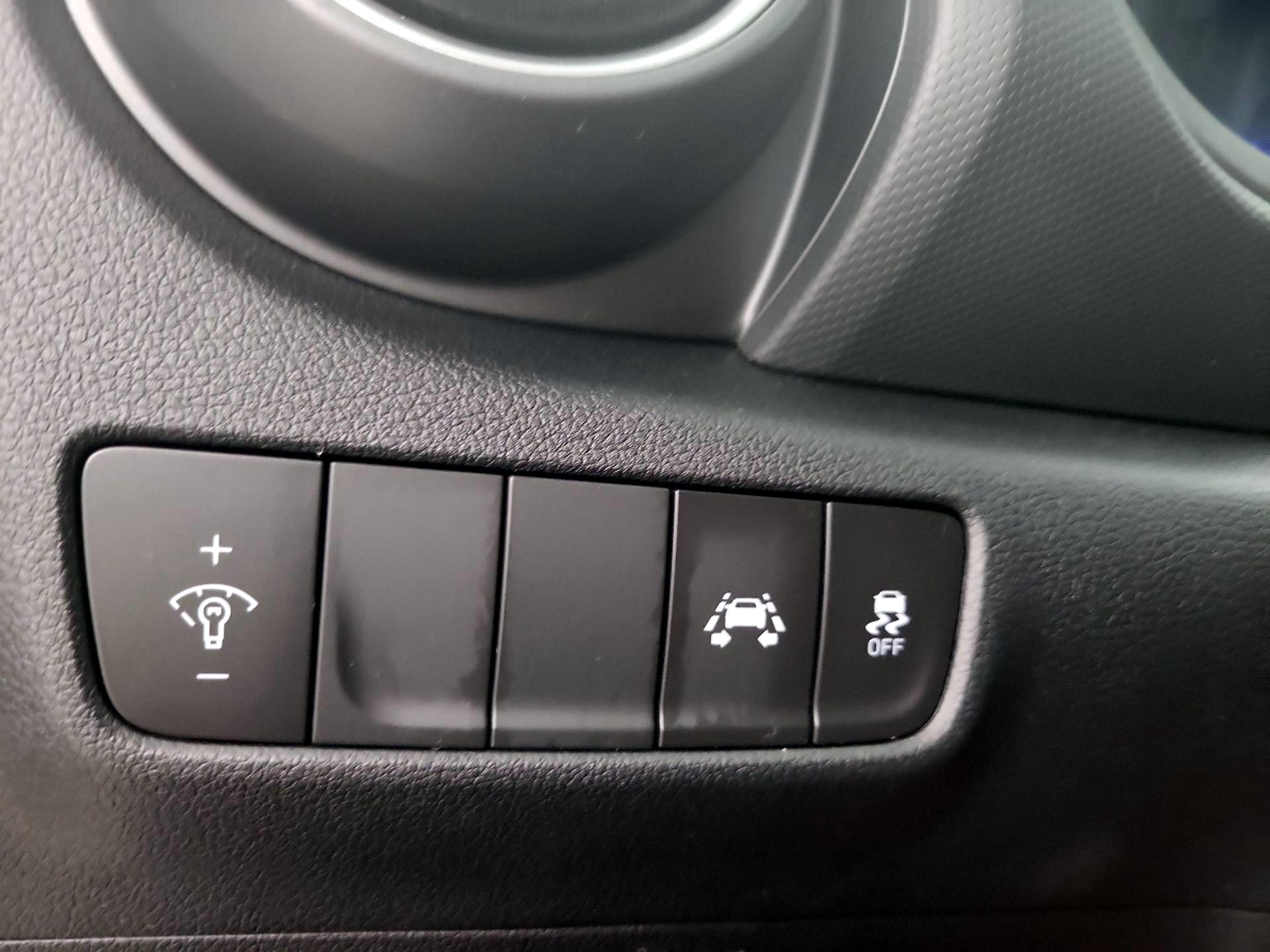 Thumbnail: 2021 Hyundai Kona - 13