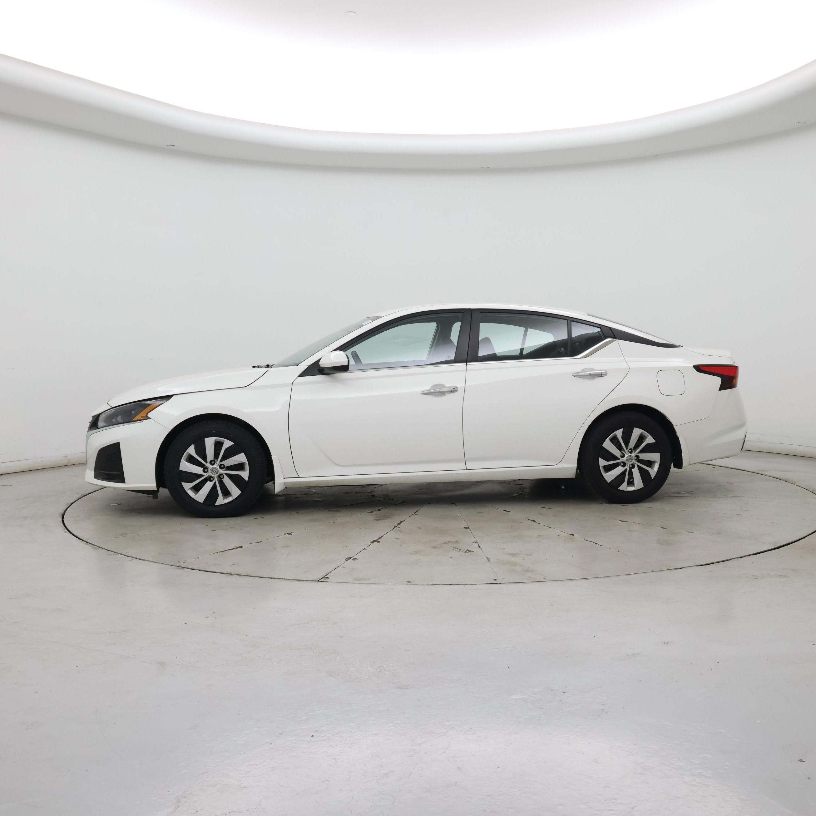 Thumbnail: 2023 Nissan Altima - 3