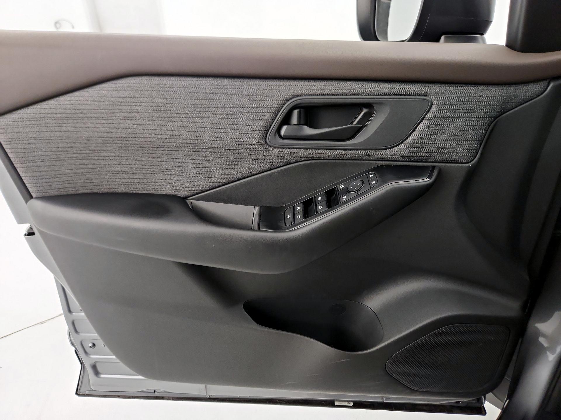 Thumbnail: 2023 Nissan Rogue - 12