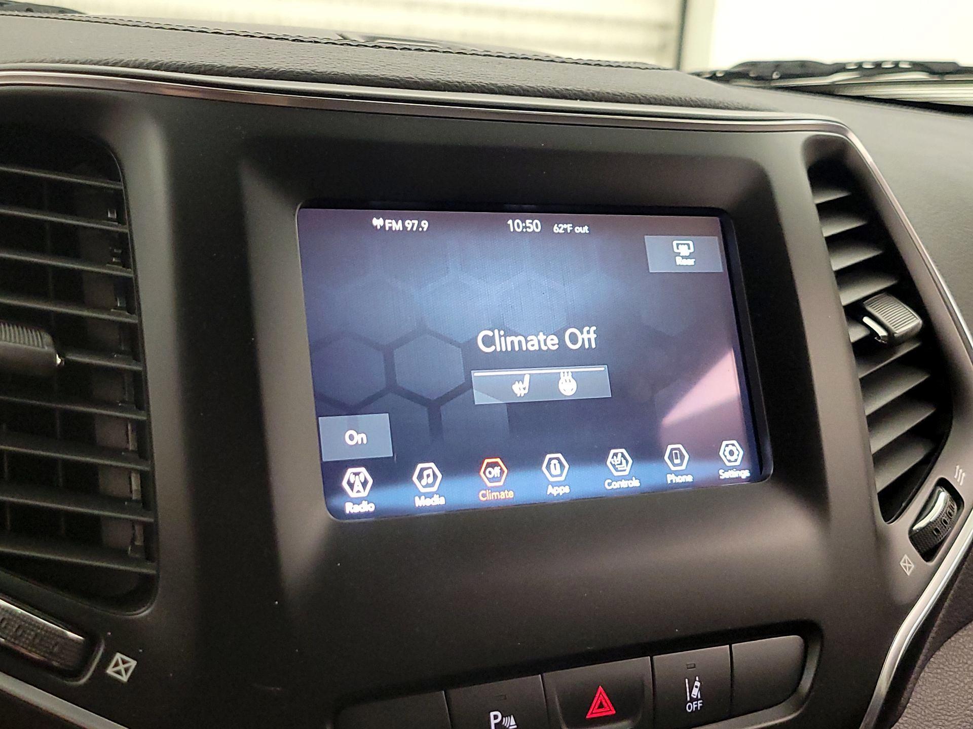 Thumbnail: 2021 Jeep Cherokee - 16