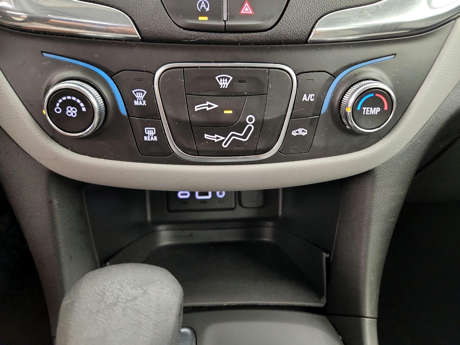 Thumbnail: 2022 Chevrolet Equinox - 16
