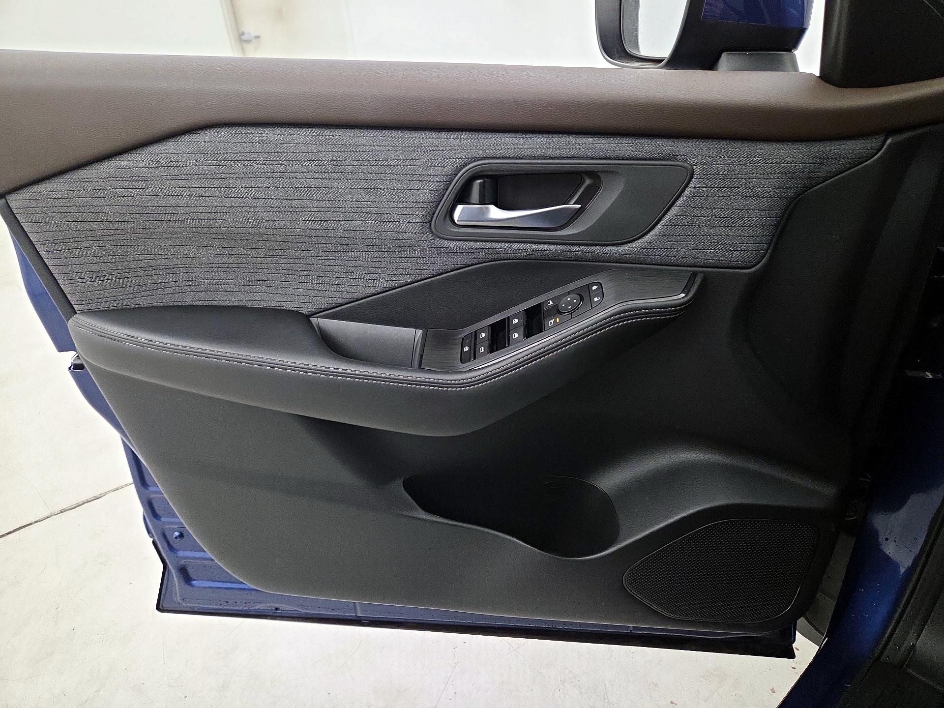 Thumbnail: 2023 Nissan Rogue - 12