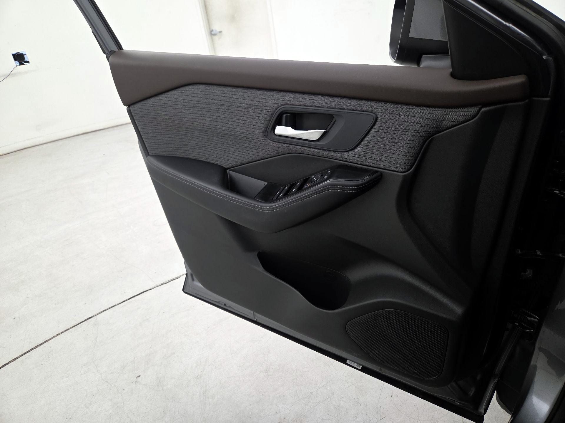 Thumbnail: 2023 Nissan Rogue - 12