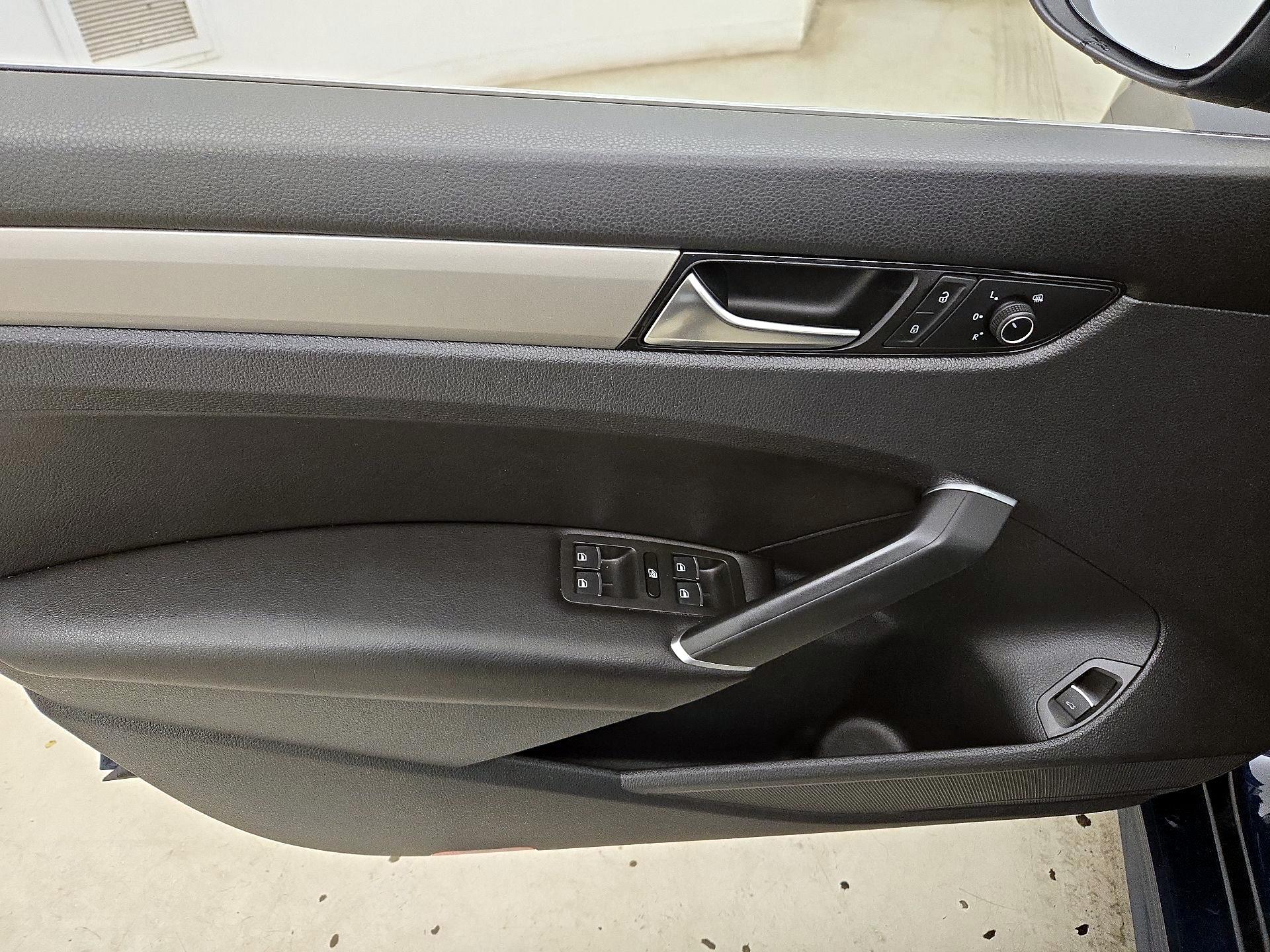 Thumbnail: 2022 Volkswagen Passat - 12