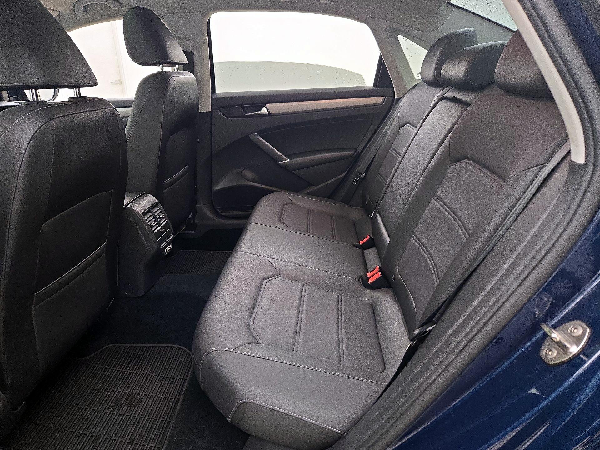 Thumbnail: 2022 Volkswagen Passat - 18