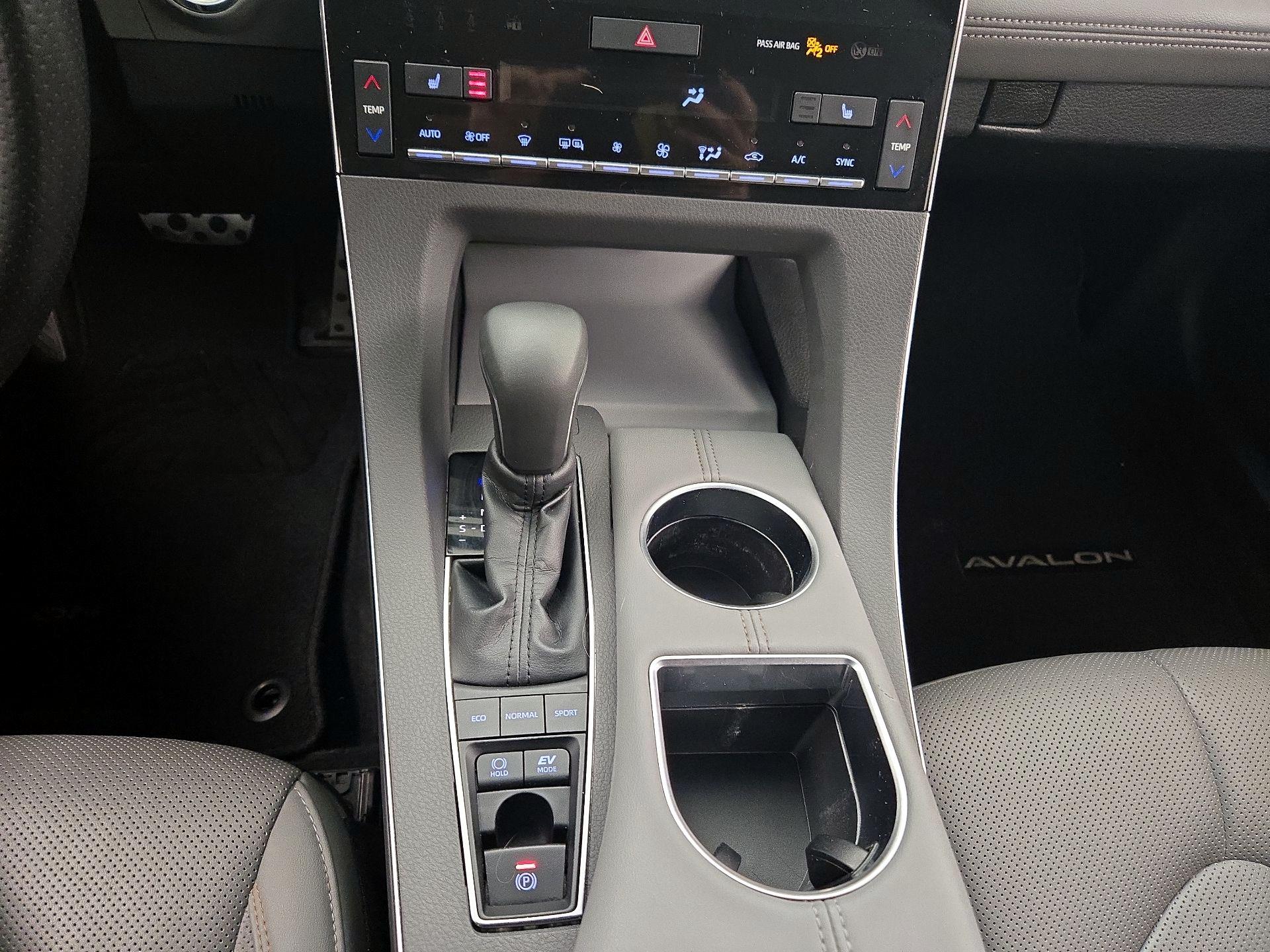 Thumbnail: 2019 Toyota Avalon - 17