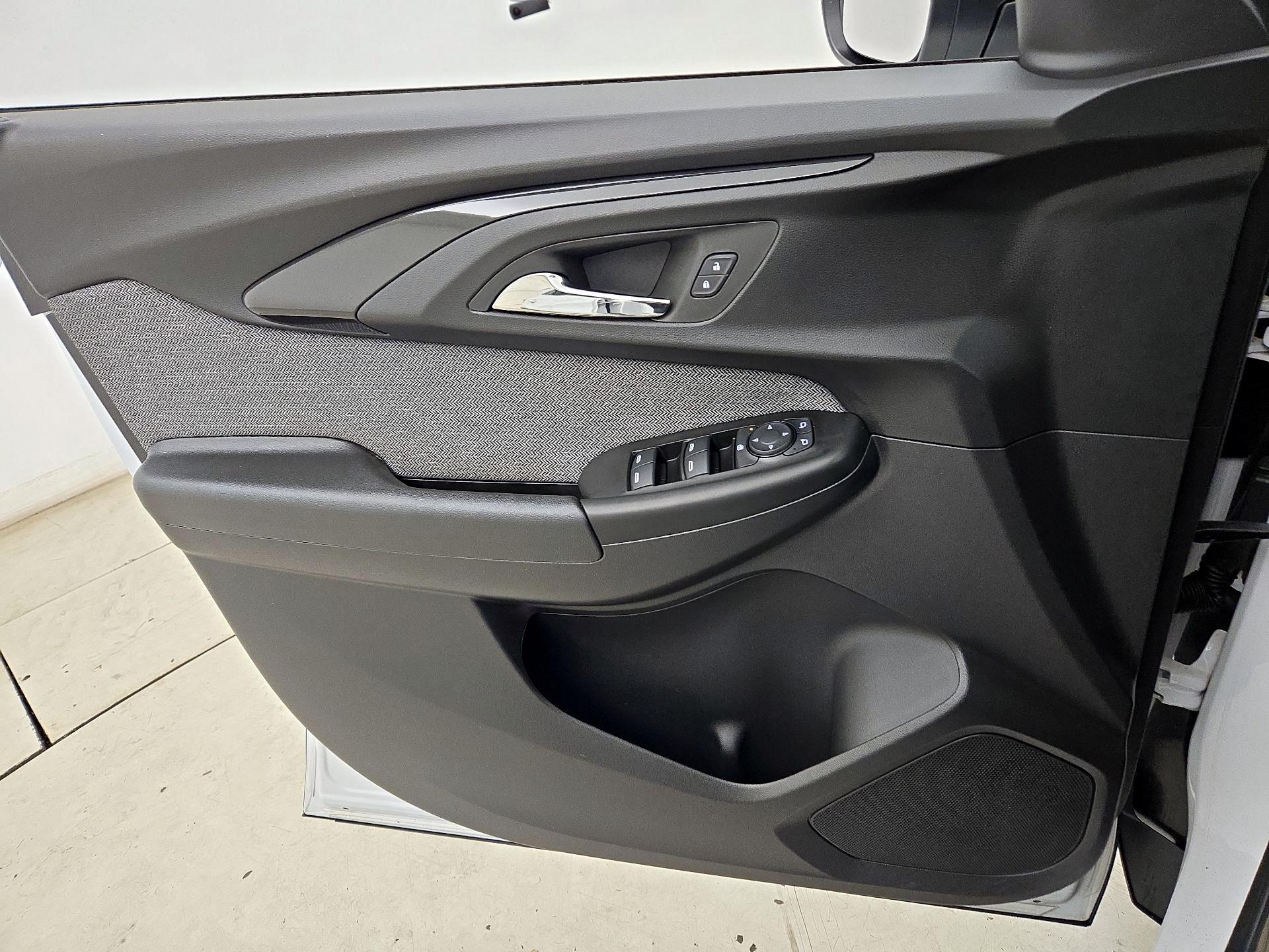 Thumbnail: 2023 Chevrolet TrailBlazer - 12