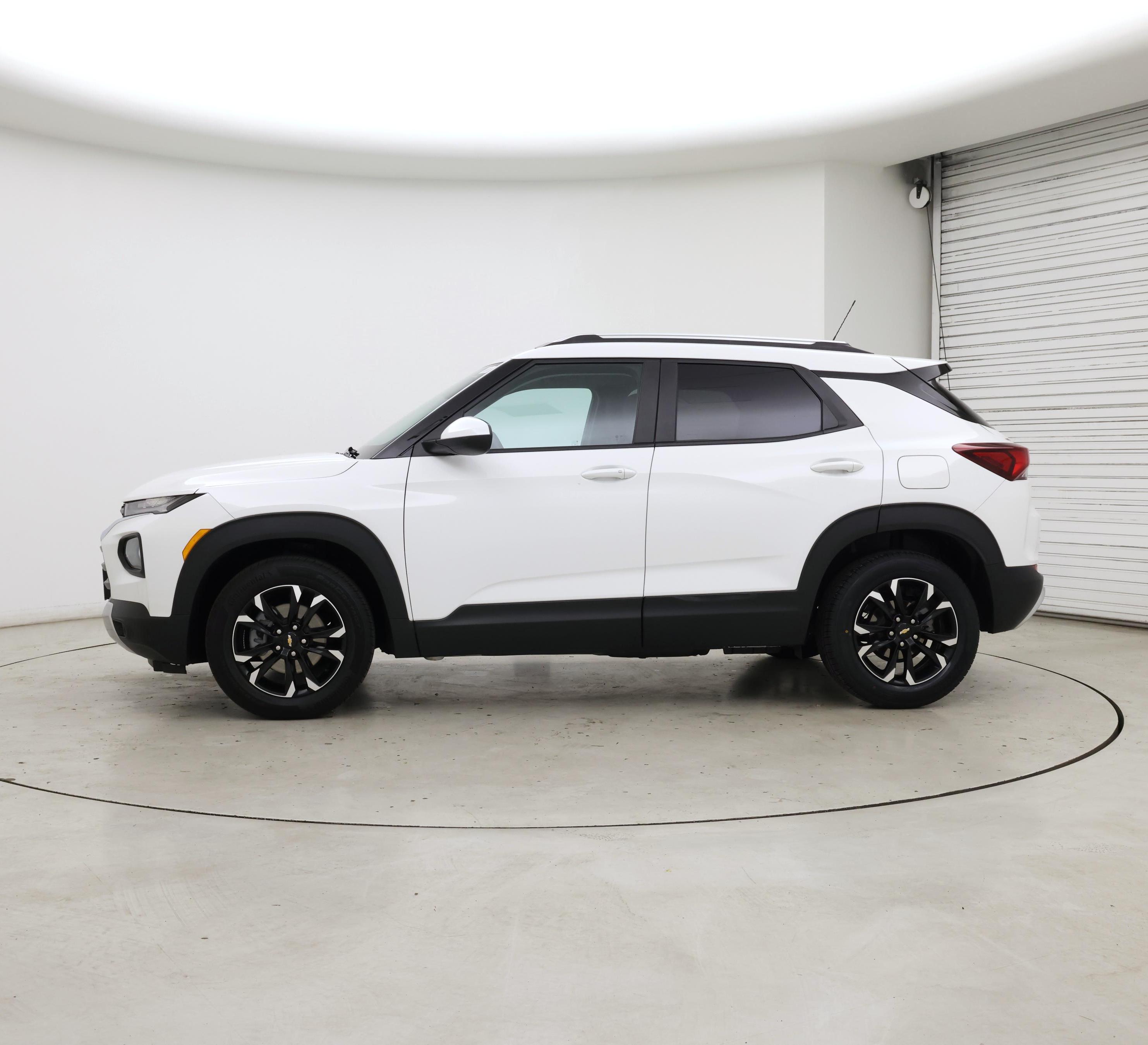 Thumbnail: 2023 Chevrolet TrailBlazer - 3