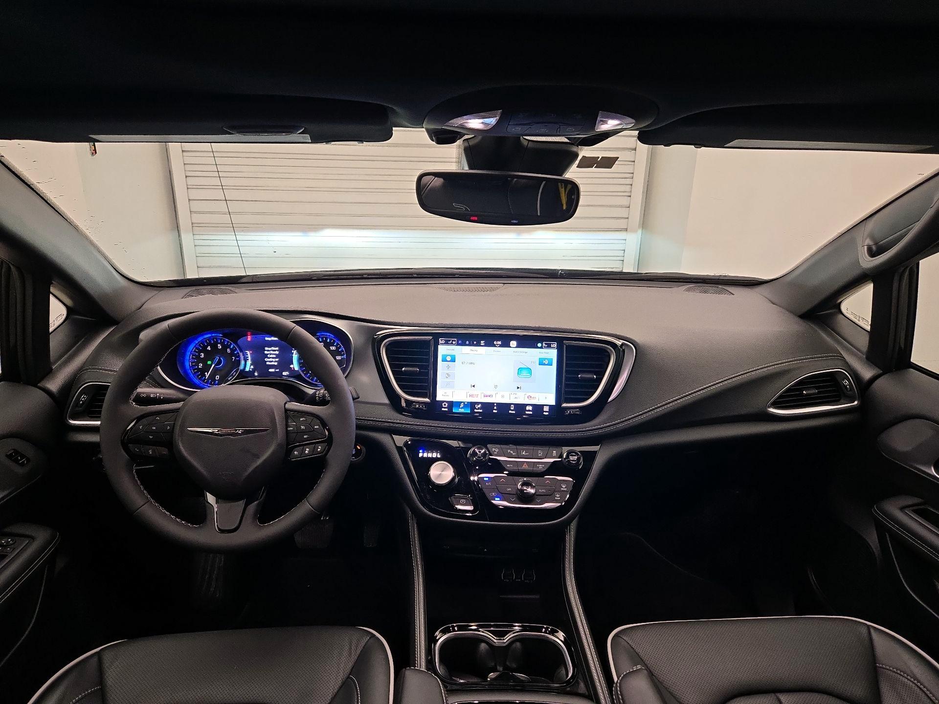 Thumbnail: 2025 Chrysler Pacifica - 9