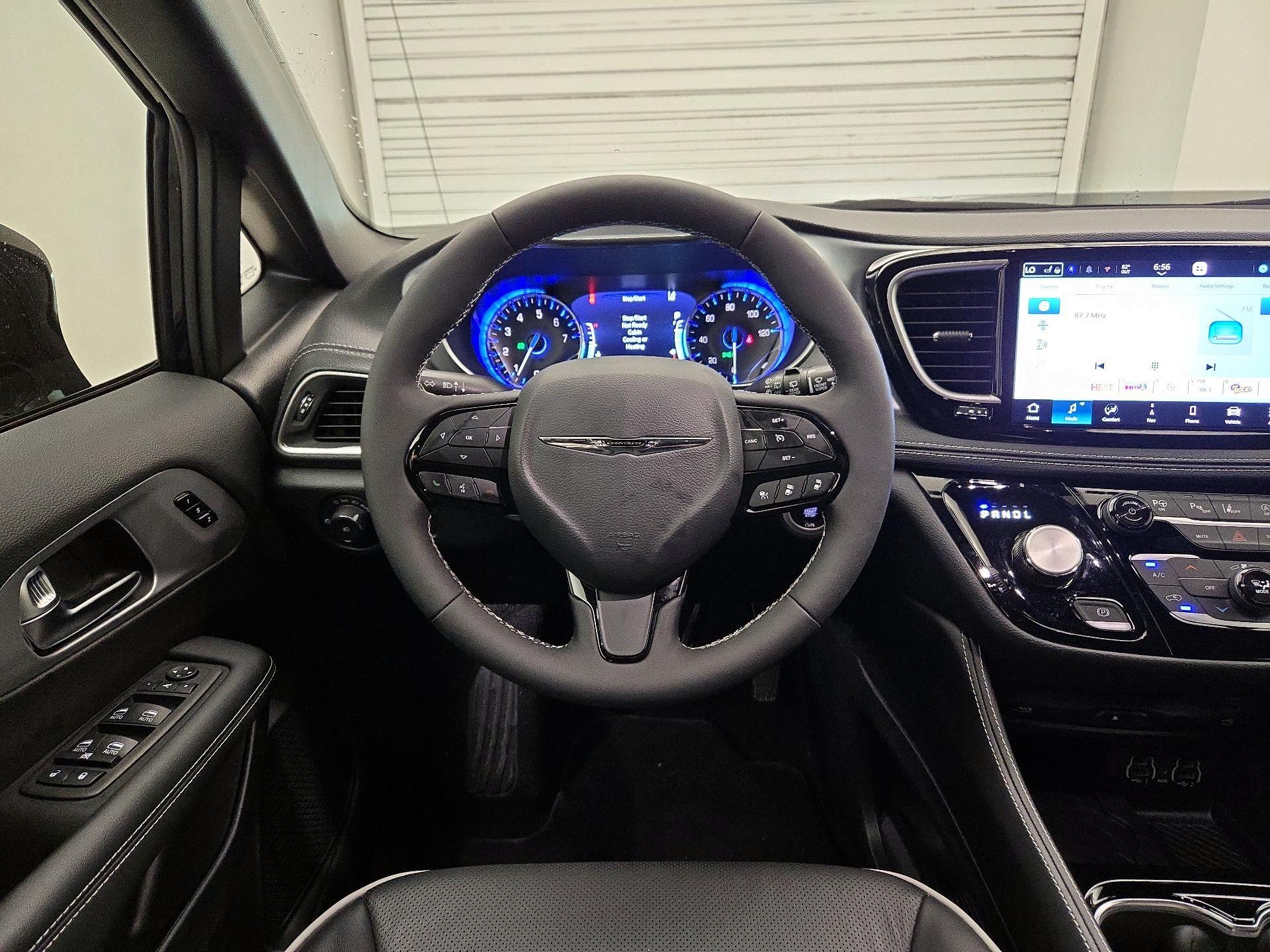 Thumbnail: 2025 Chrysler Pacifica - 10