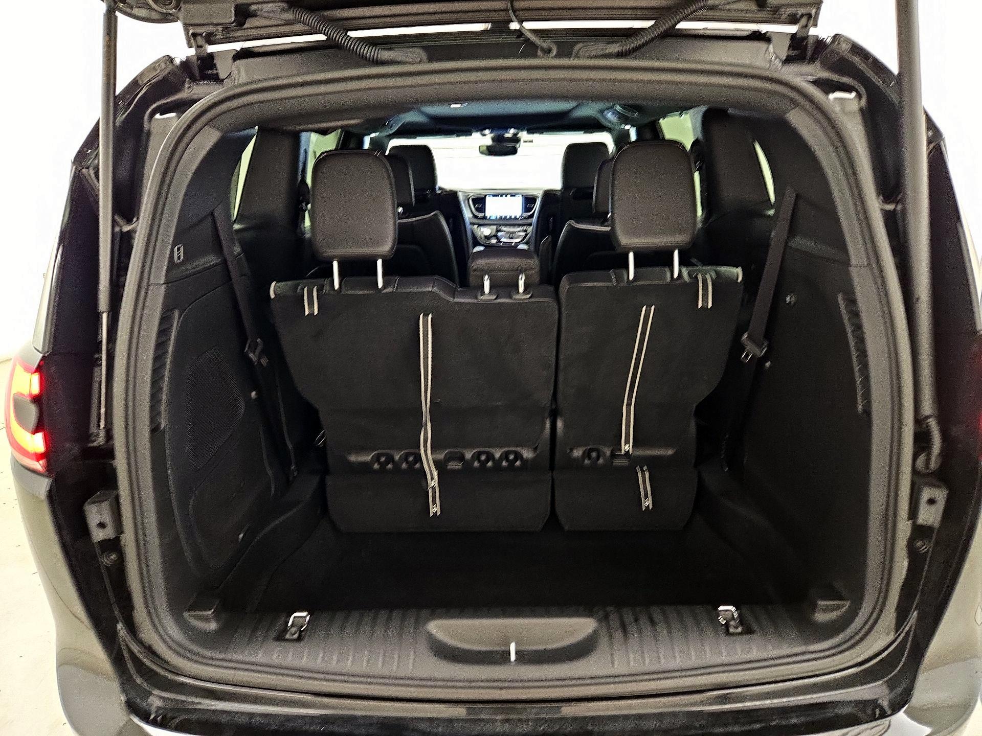 Thumbnail: 2025 Chrysler Pacifica - 18