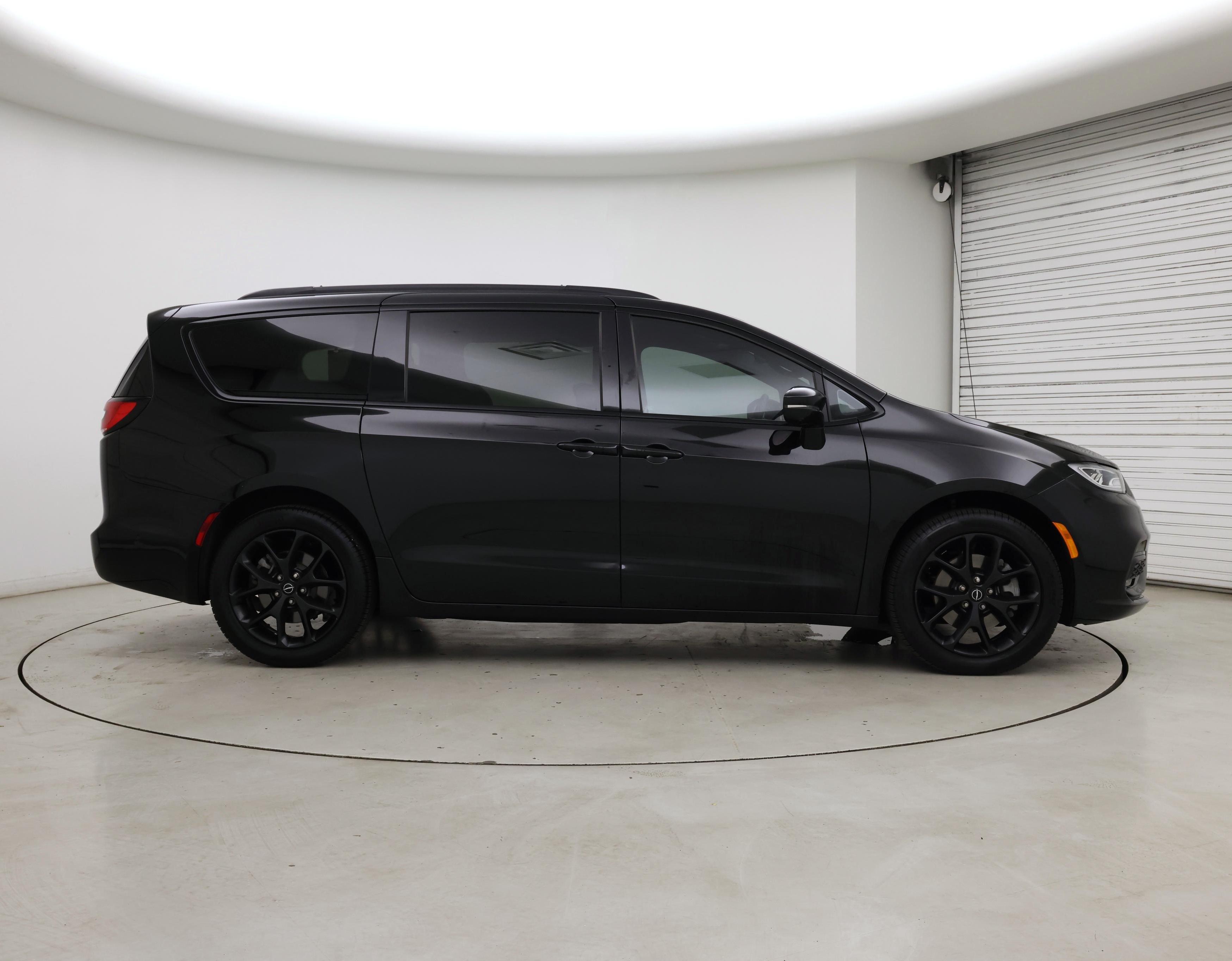 Thumbnail: 2025 Chrysler Pacifica - 7