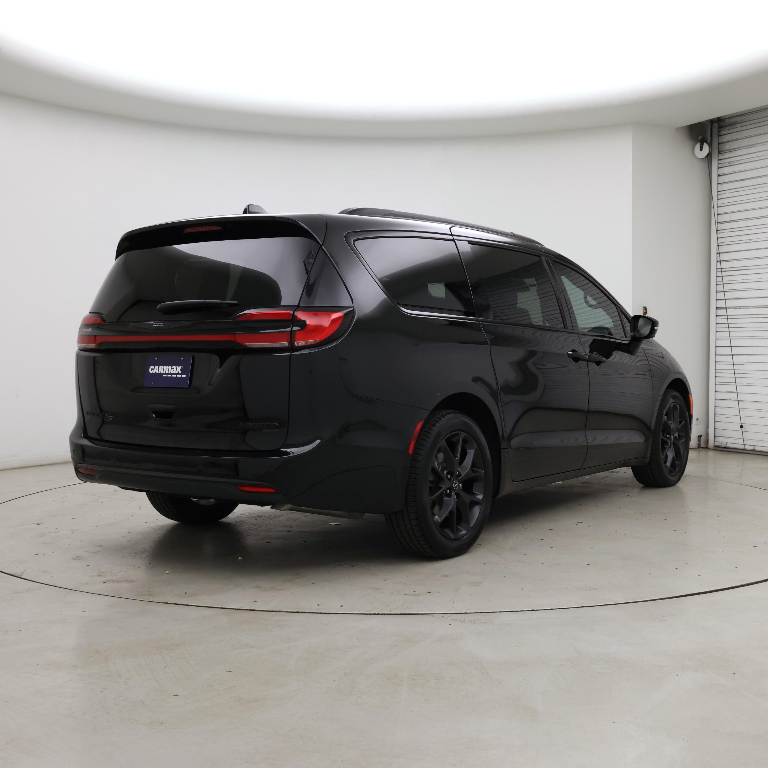 Thumbnail: 2025 Chrysler Pacifica - 8