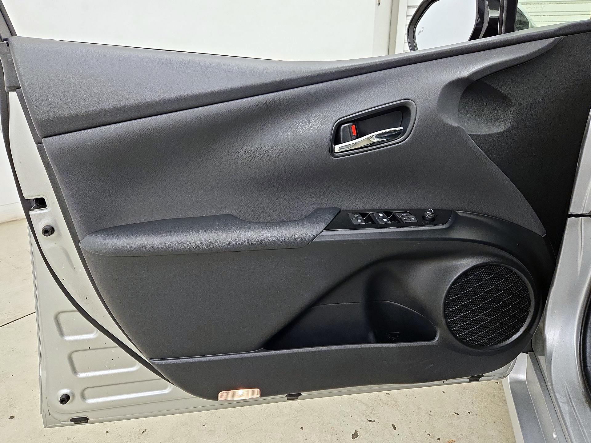 Thumbnail: 2017 Toyota Prius - 12