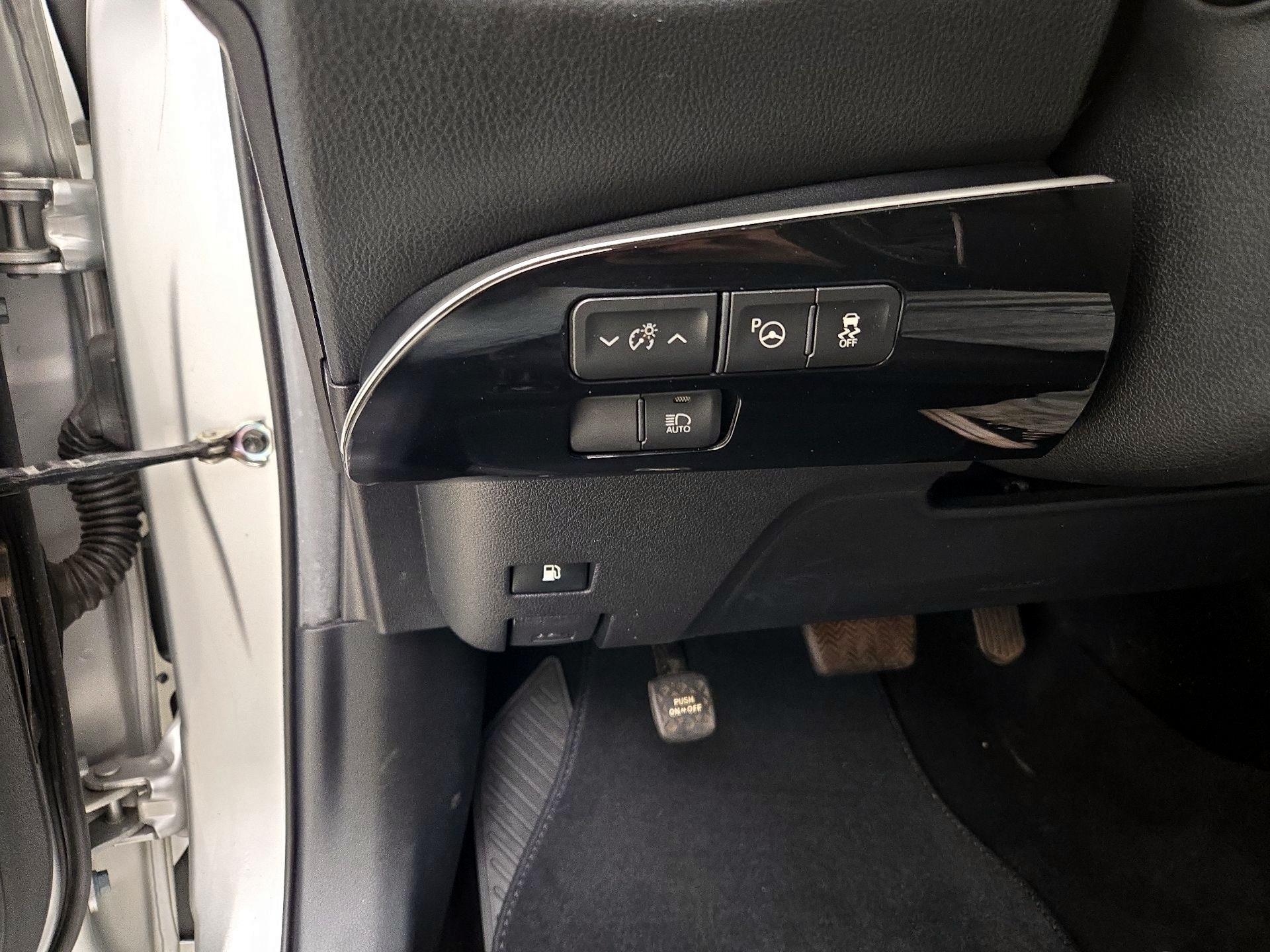 Thumbnail: 2017 Toyota Prius - 13