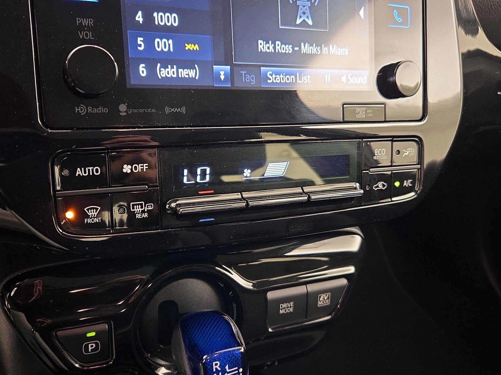 Thumbnail: 2017 Toyota Prius - 17