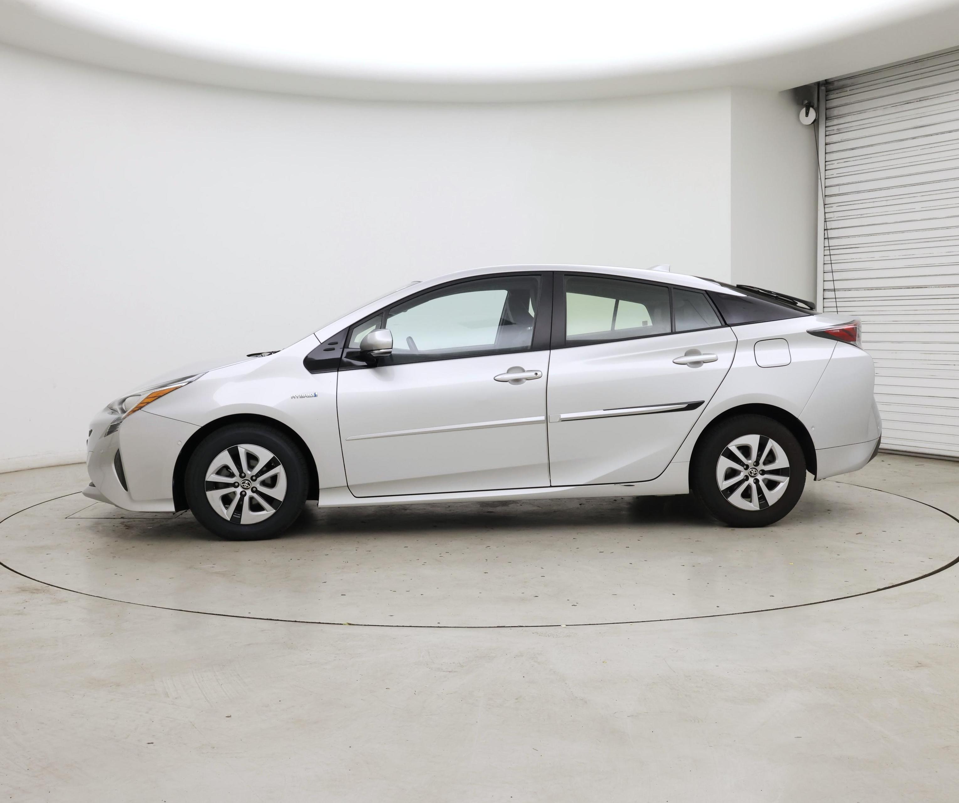 Thumbnail: 2017 Toyota Prius - 3