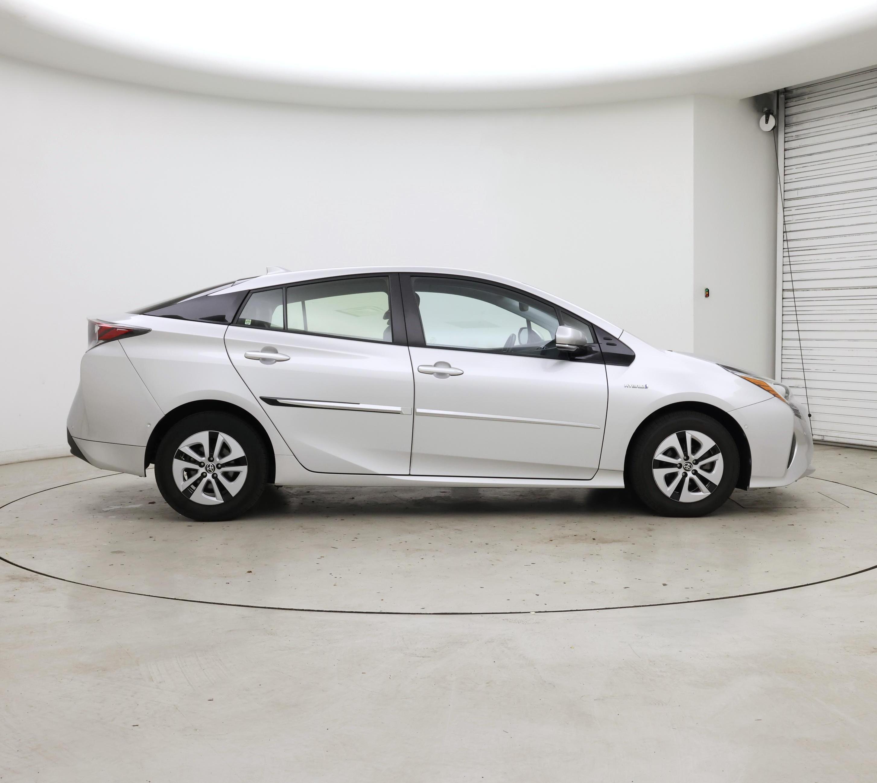 Thumbnail: 2017 Toyota Prius - 7