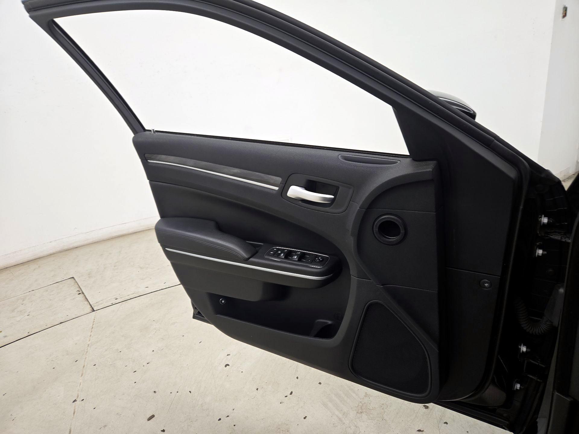 Thumbnail: 2021 Chrysler 300 - 12