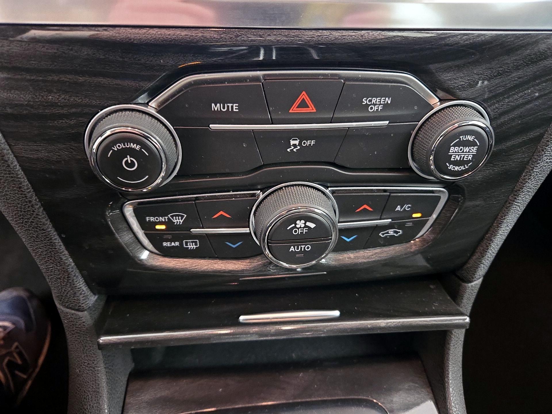 Thumbnail: 2021 Chrysler 300 - 16