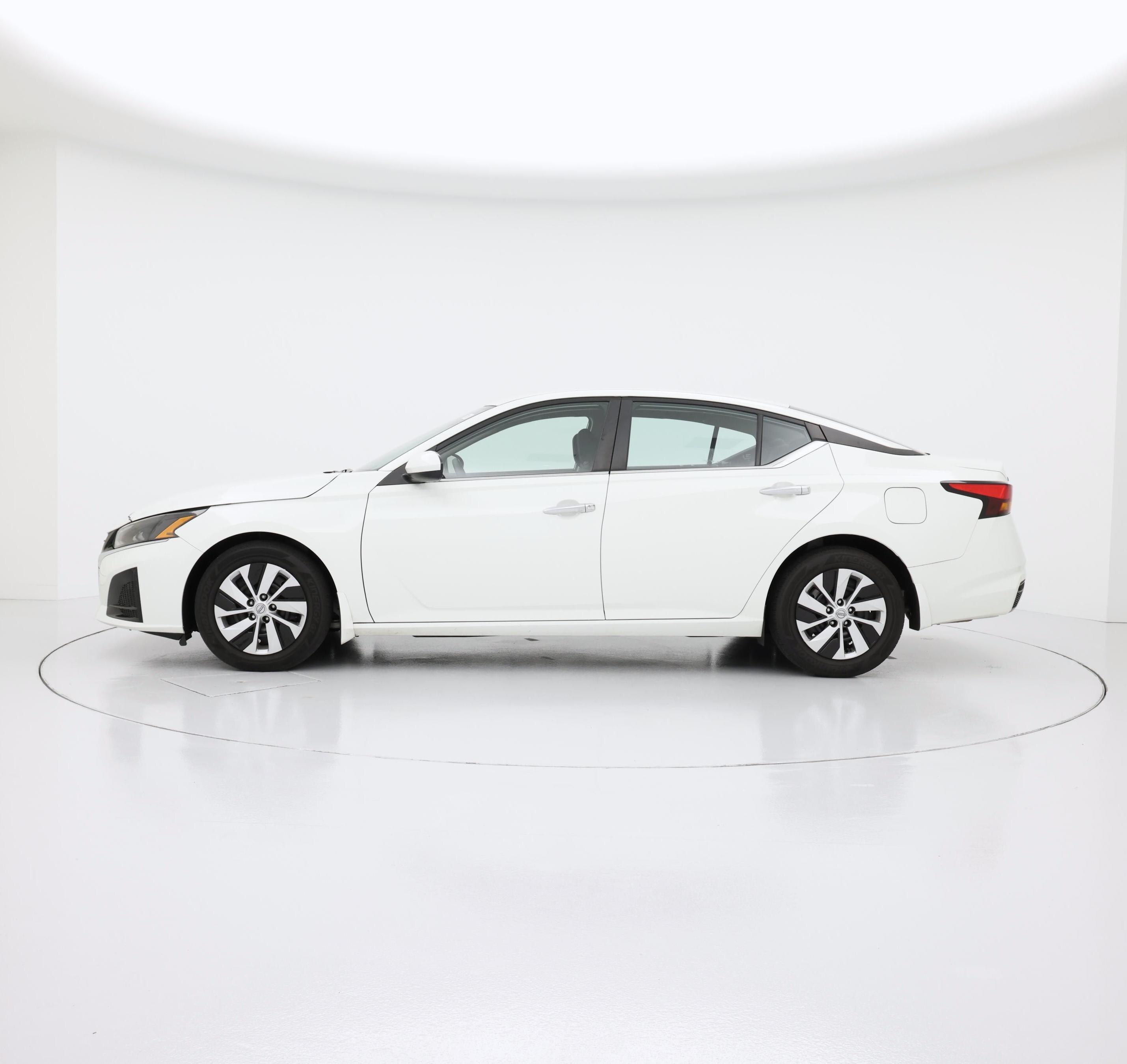 Thumbnail: 2023 Nissan Altima - 3