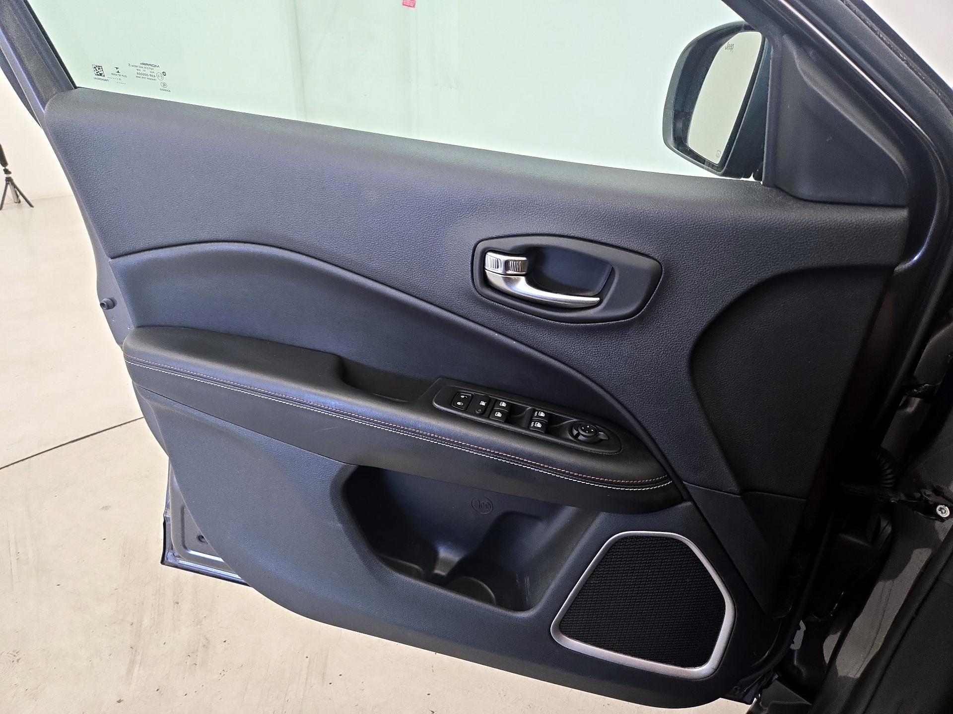 Thumbnail: 2020 Jeep Compass - 12