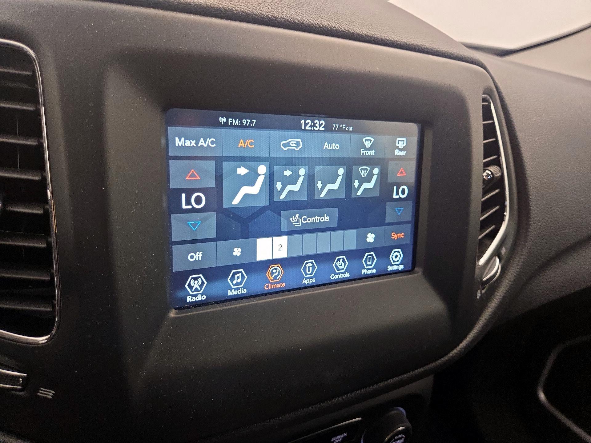 Thumbnail: 2020 Jeep Compass - 16
