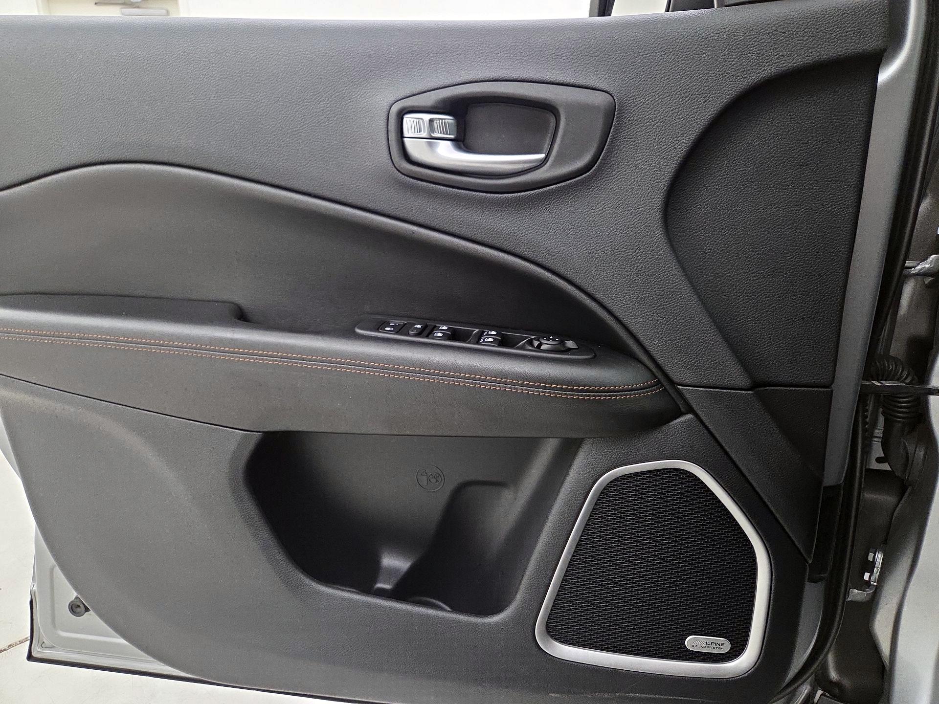 Thumbnail: 2021 Jeep Compass - 12