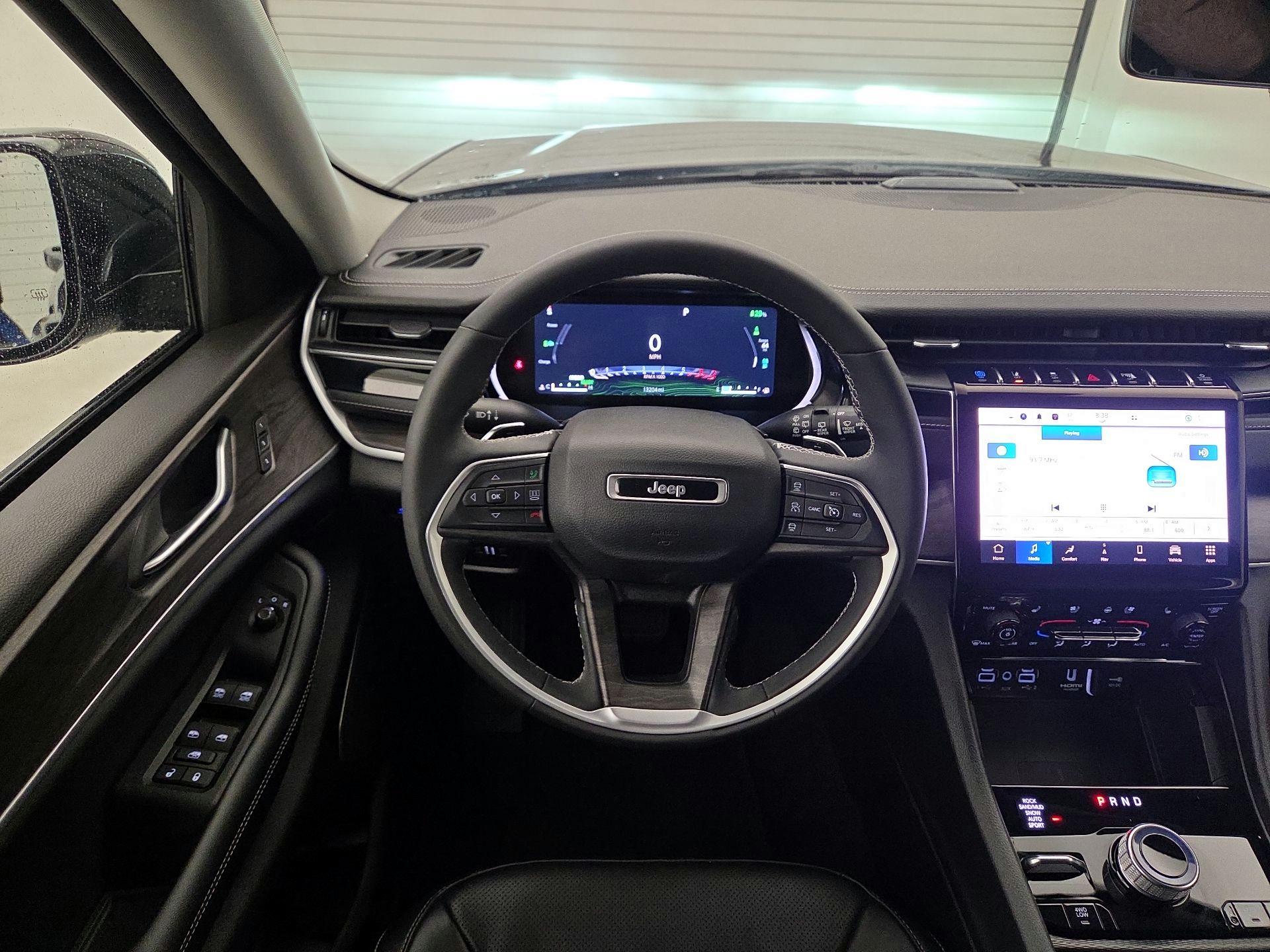 Thumbnail: 2023 Jeep Grand Cherokee - 10