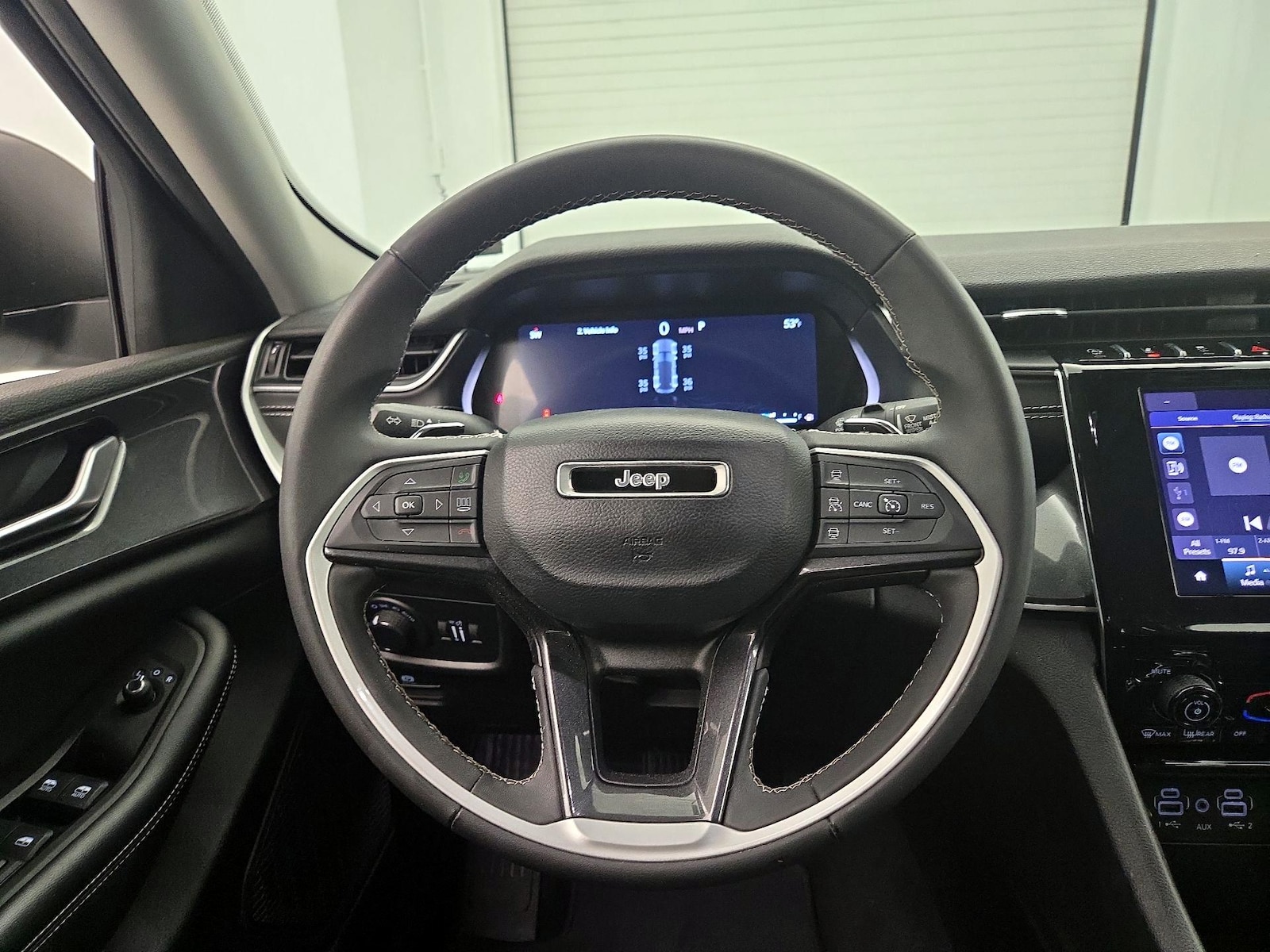 2023 Jeep Grand Cherokee Laredo - Photo 11