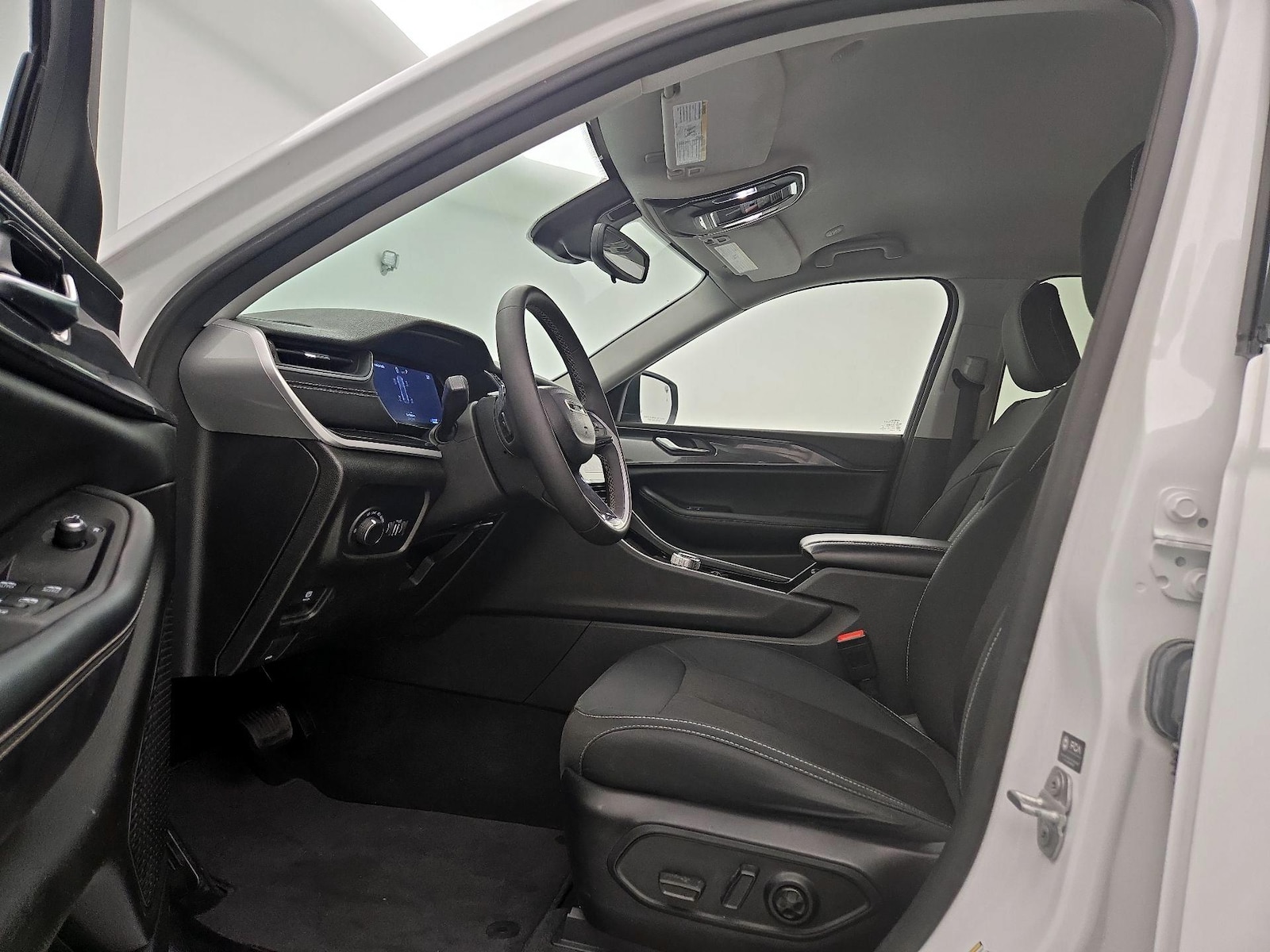 2023 Jeep Grand Cherokee Laredo - Photo 12