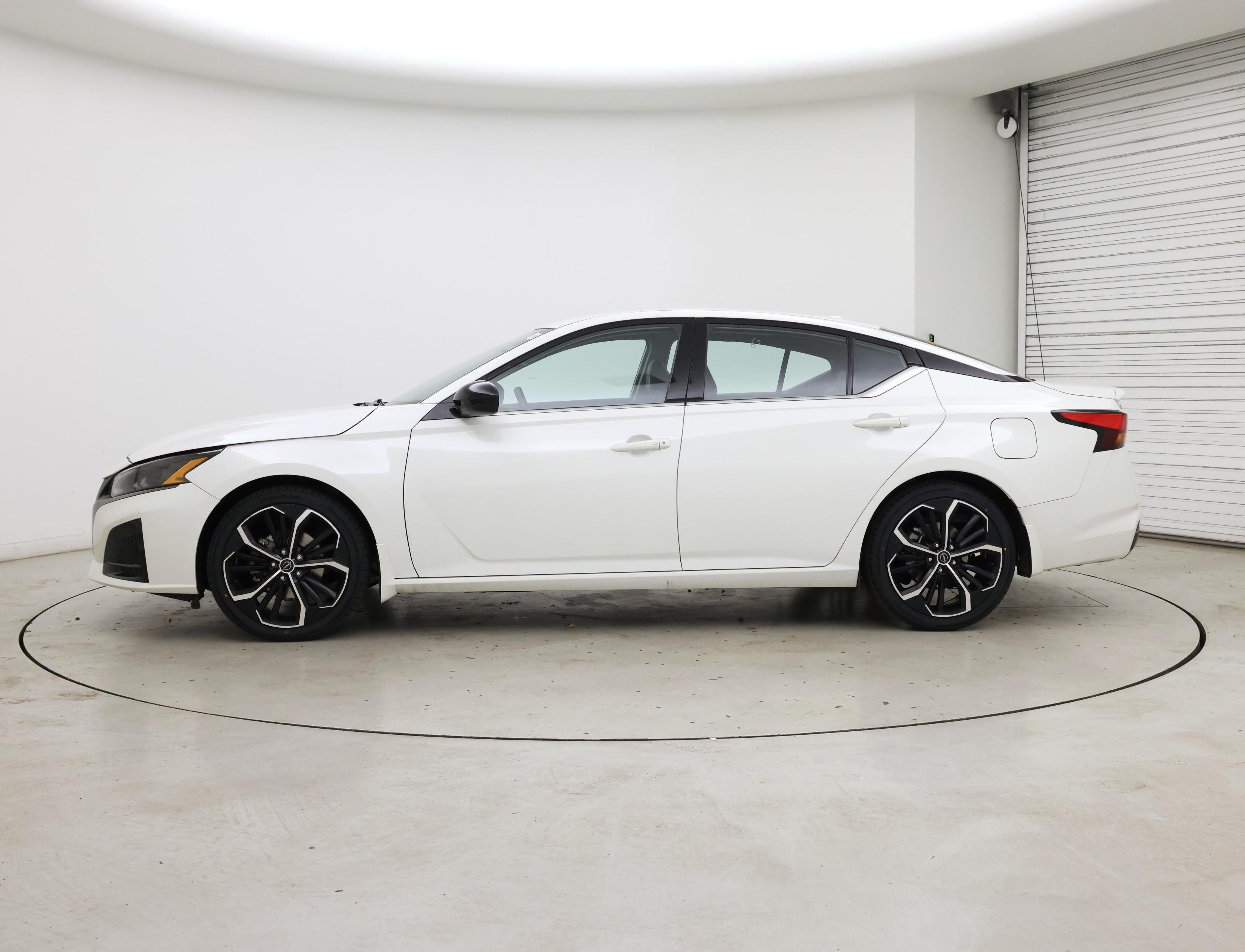 Thumbnail: 2023 Nissan Altima - 3