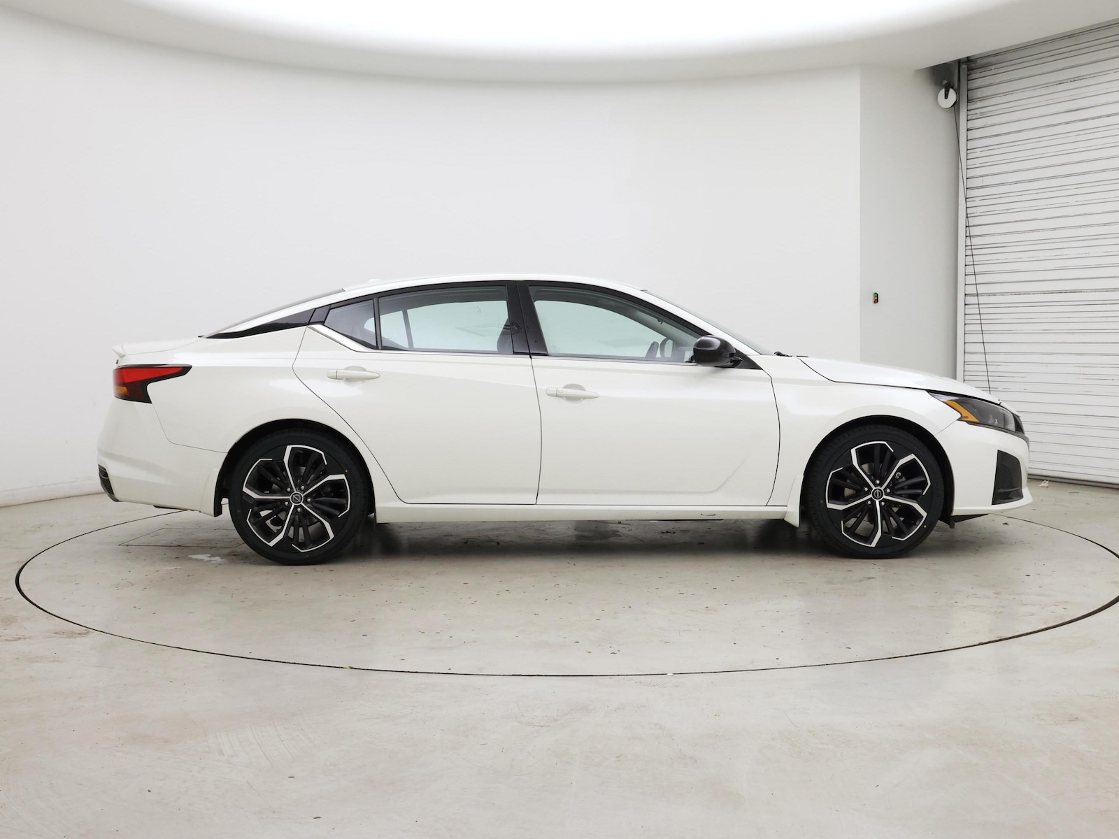 2023 Nissan Altima SR - Photo 8