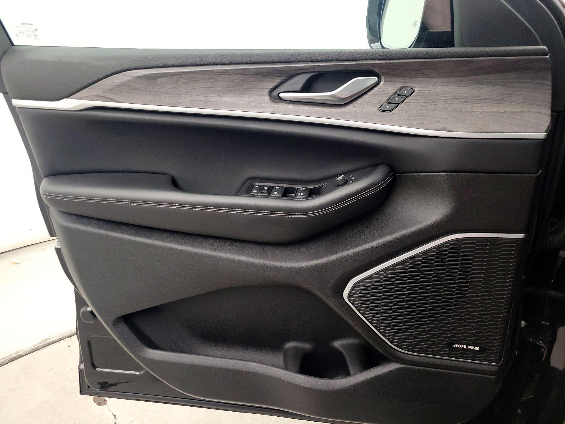 Thumbnail: 2024 Jeep Grand Cherokee - 12
