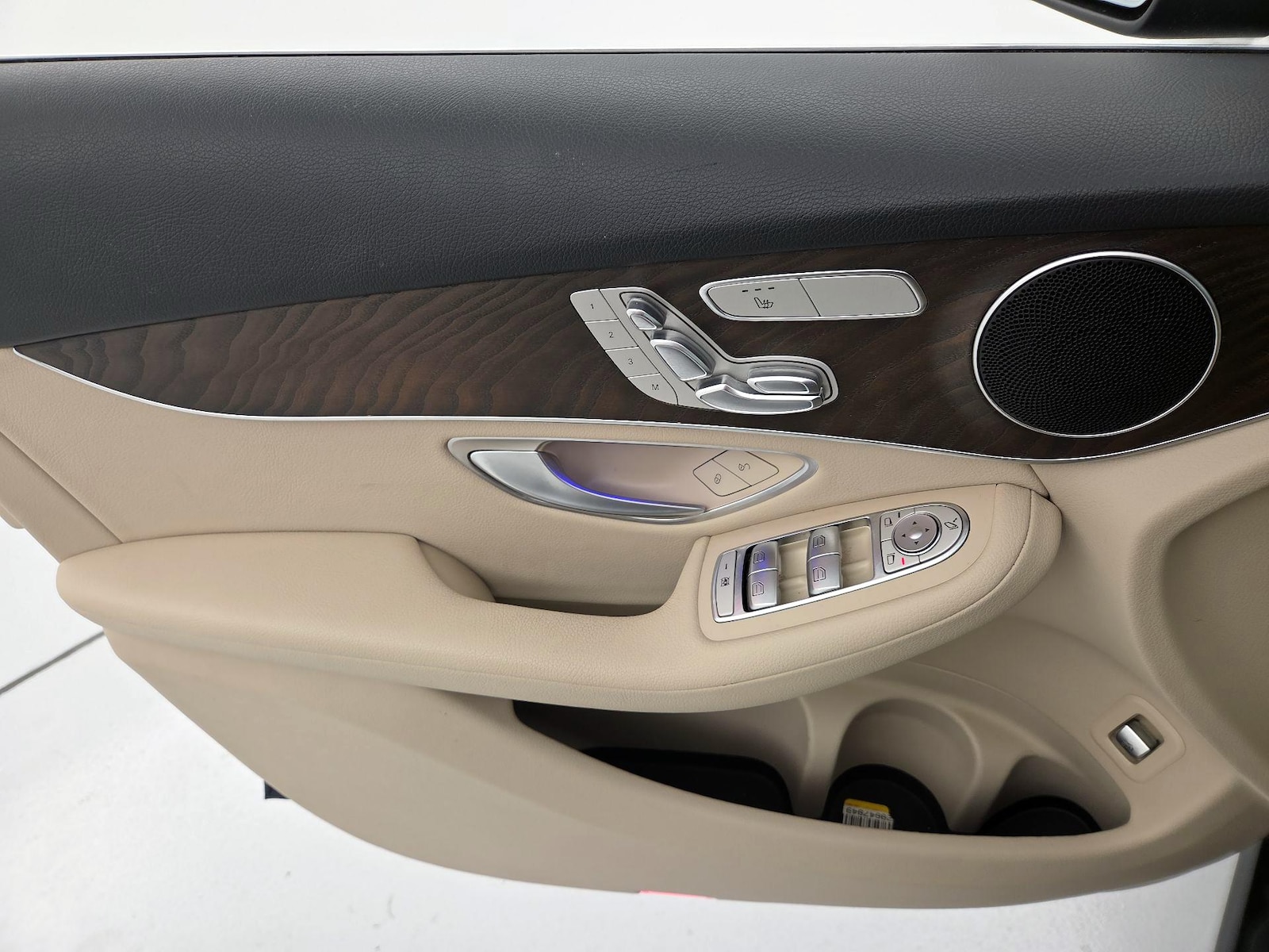 2021 Mercedes-Benz GLC GLC300 - Photo 13