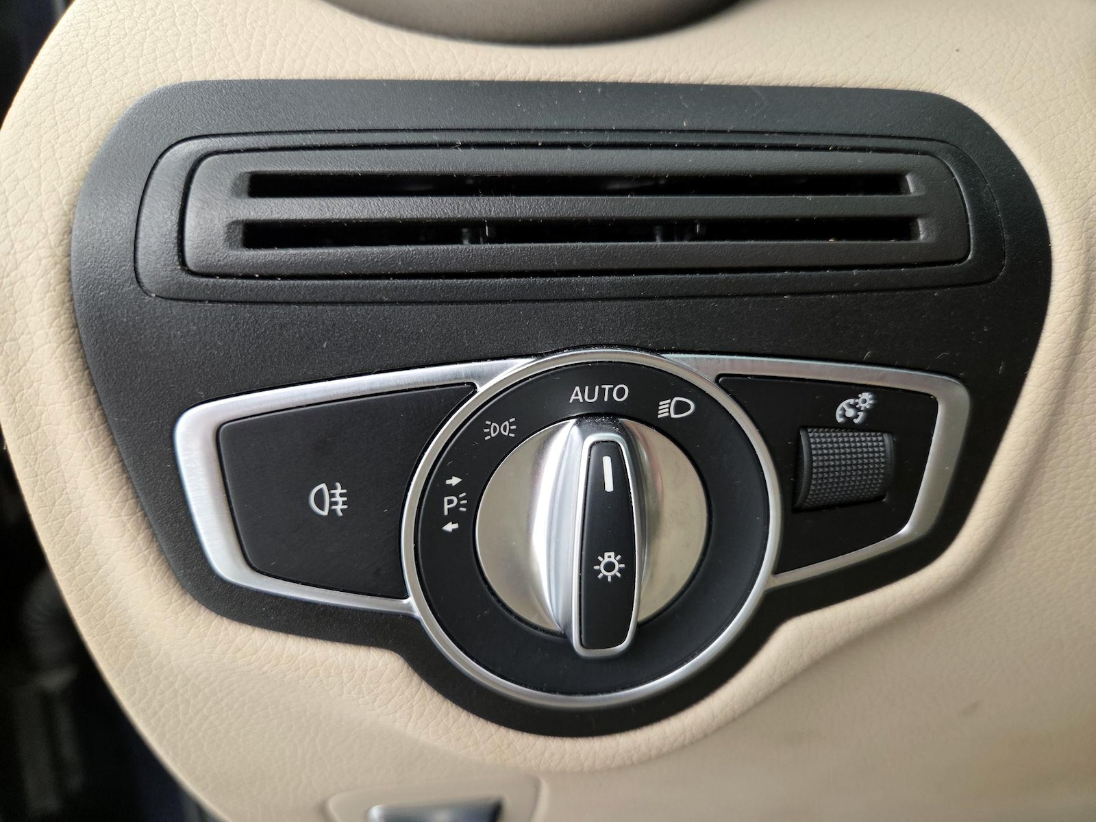 2021 Mercedes-Benz GLC GLC300 - Photo 14