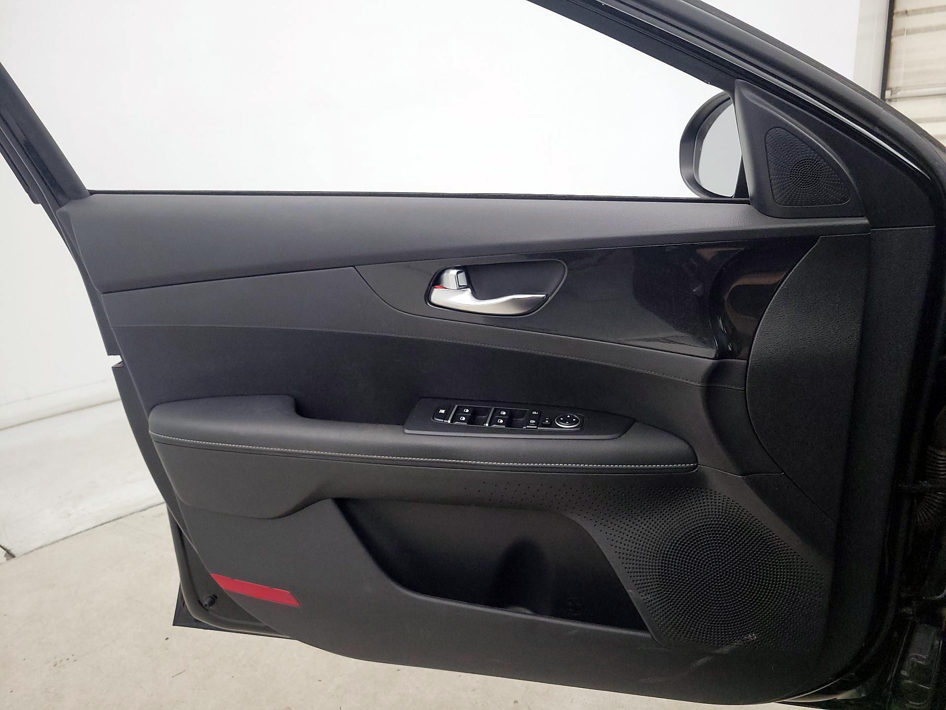 Thumbnail: 2022 Kia Forte - 12
