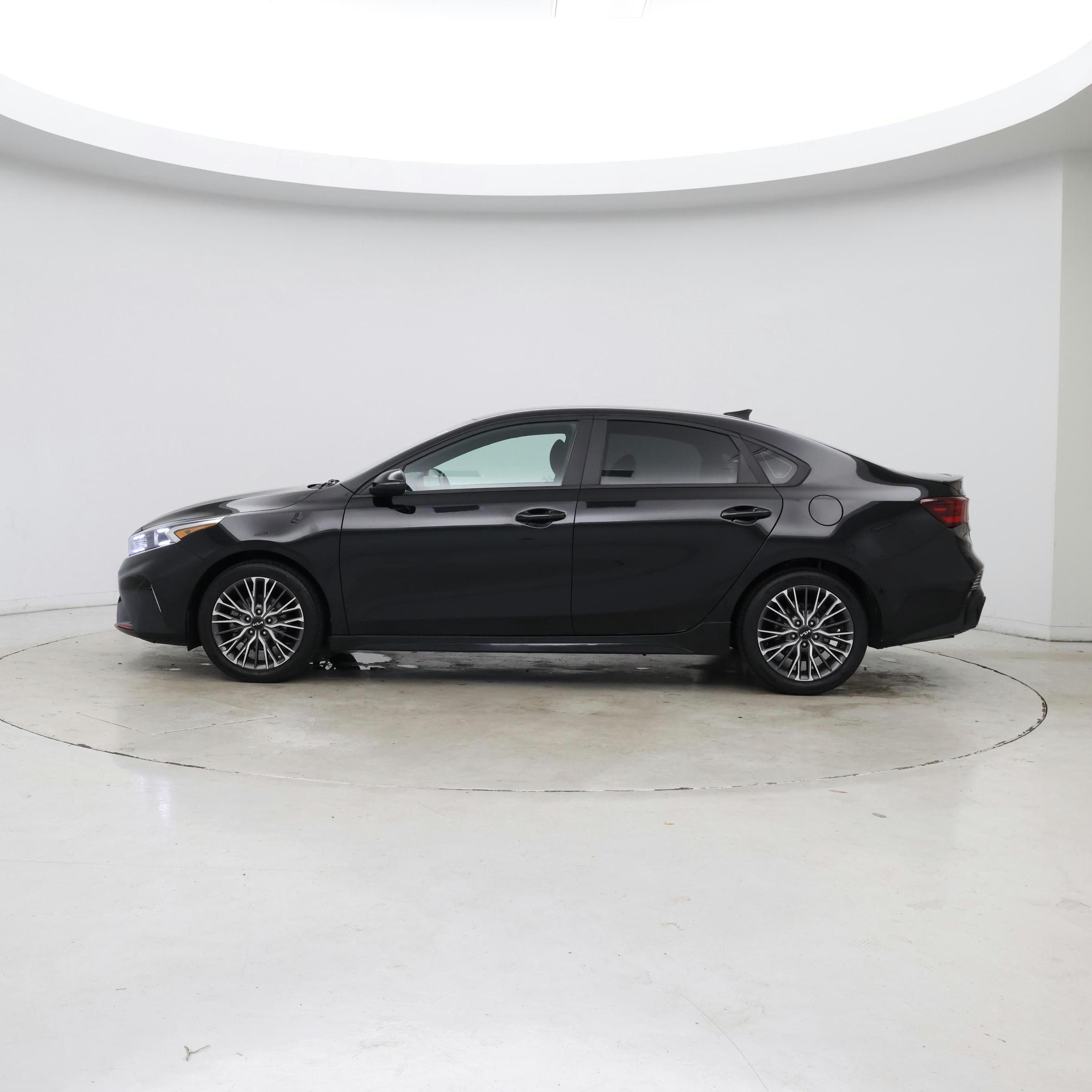 Thumbnail: 2022 Kia Forte - 3