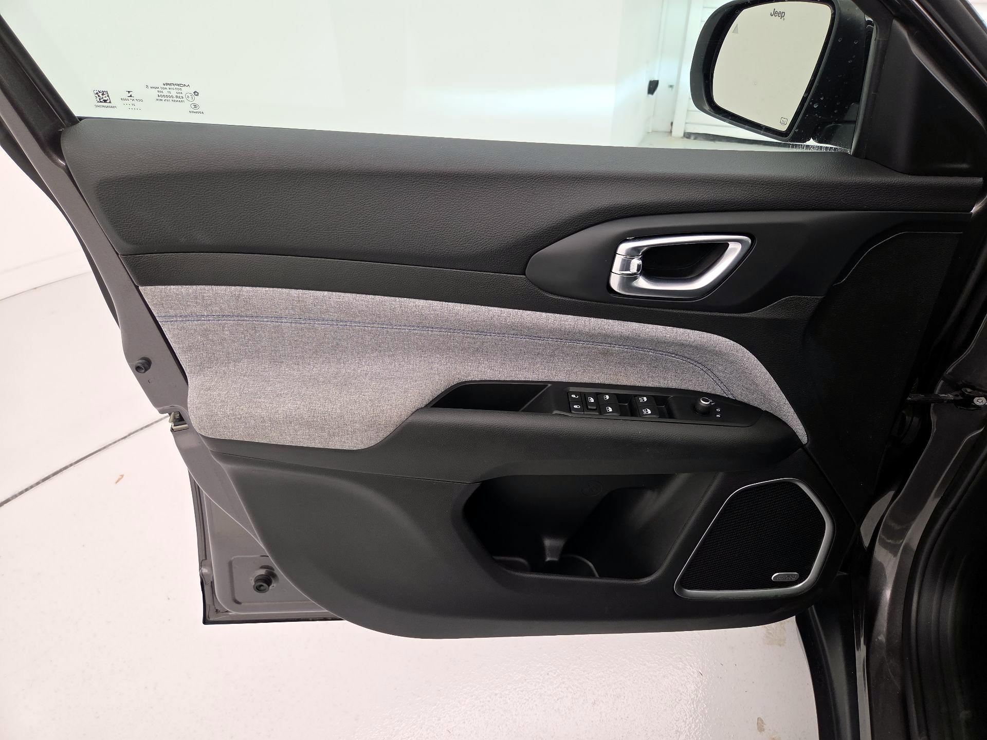 Thumbnail: 2022 Jeep Compass - 12