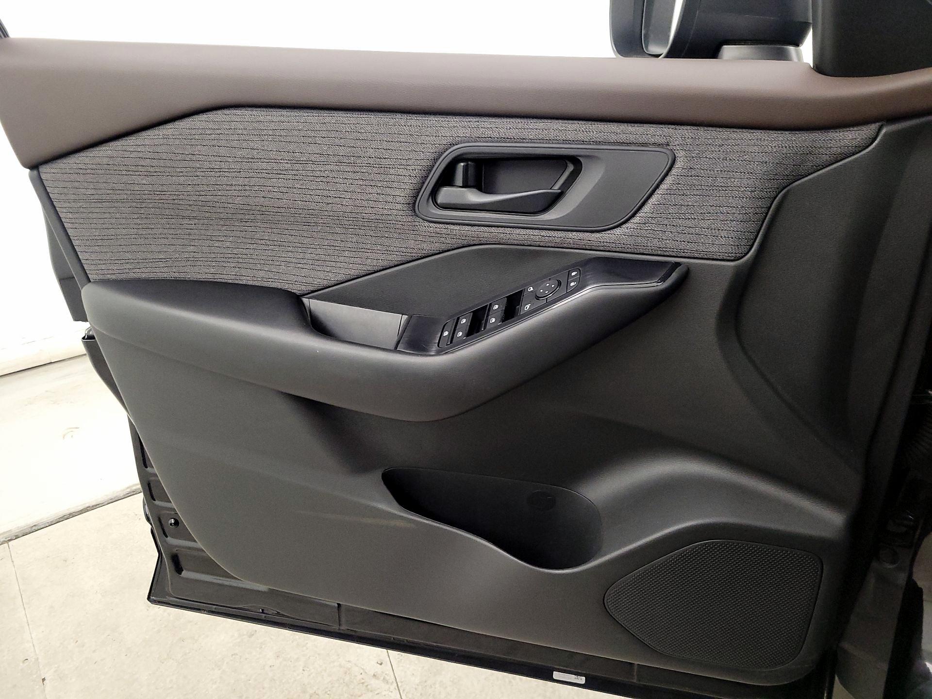 Thumbnail: 2023 Nissan Rogue - 12